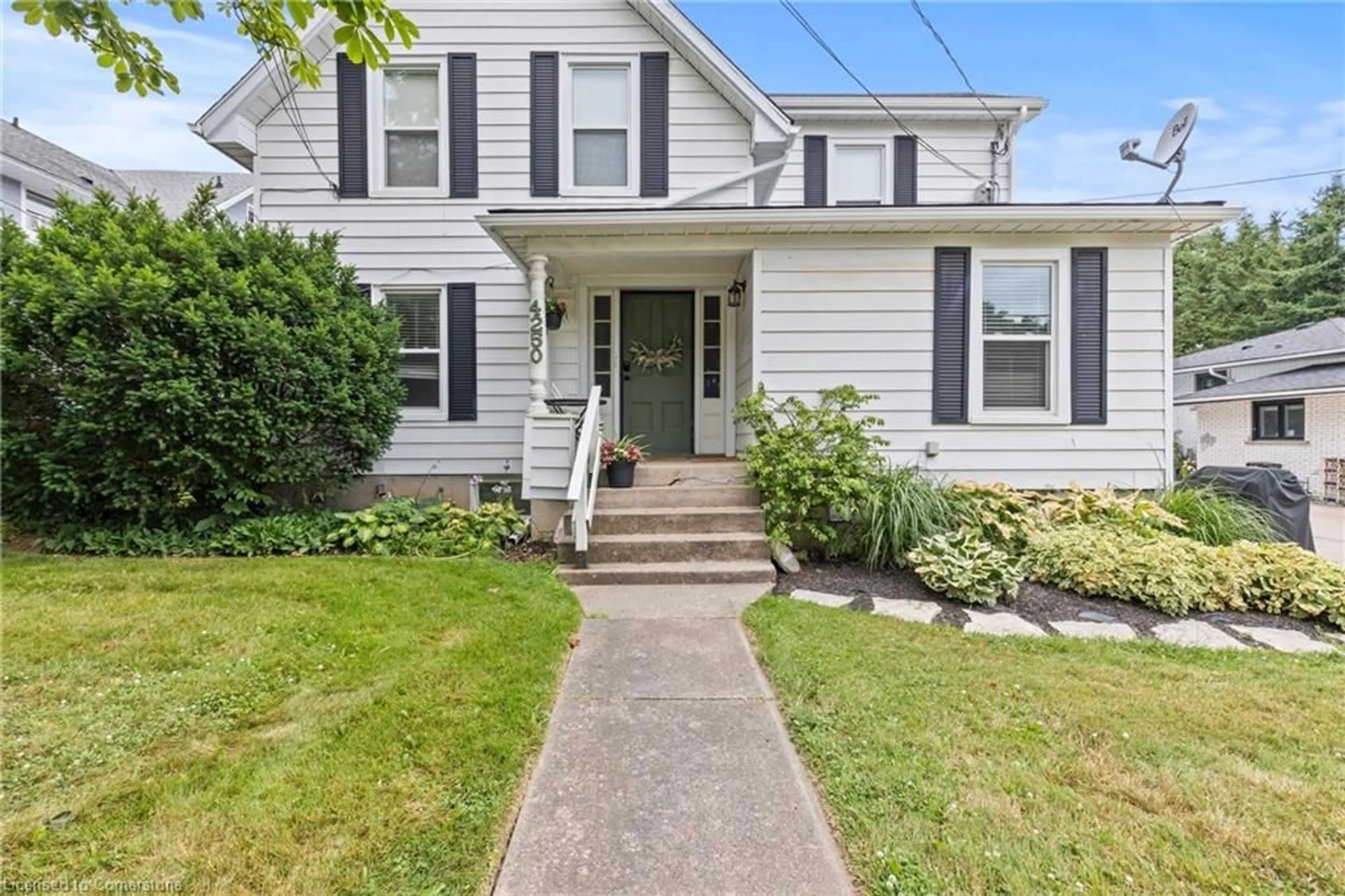 Home with vinyl exterior material, street for 4250 William St St, Lincoln Ontario L0R 1B7