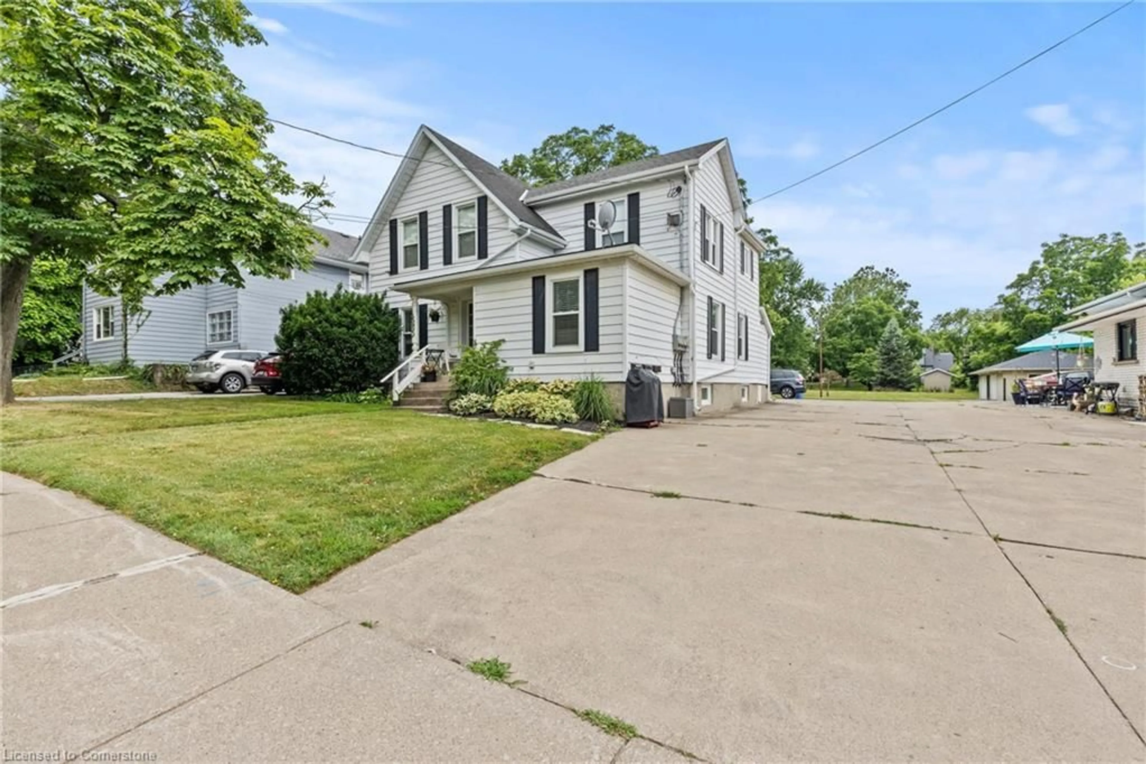 A pic from outside/outdoor area/front of a property/back of a property/a pic from drone, street for 4250 William St St, Lincoln Ontario L0R 1B7