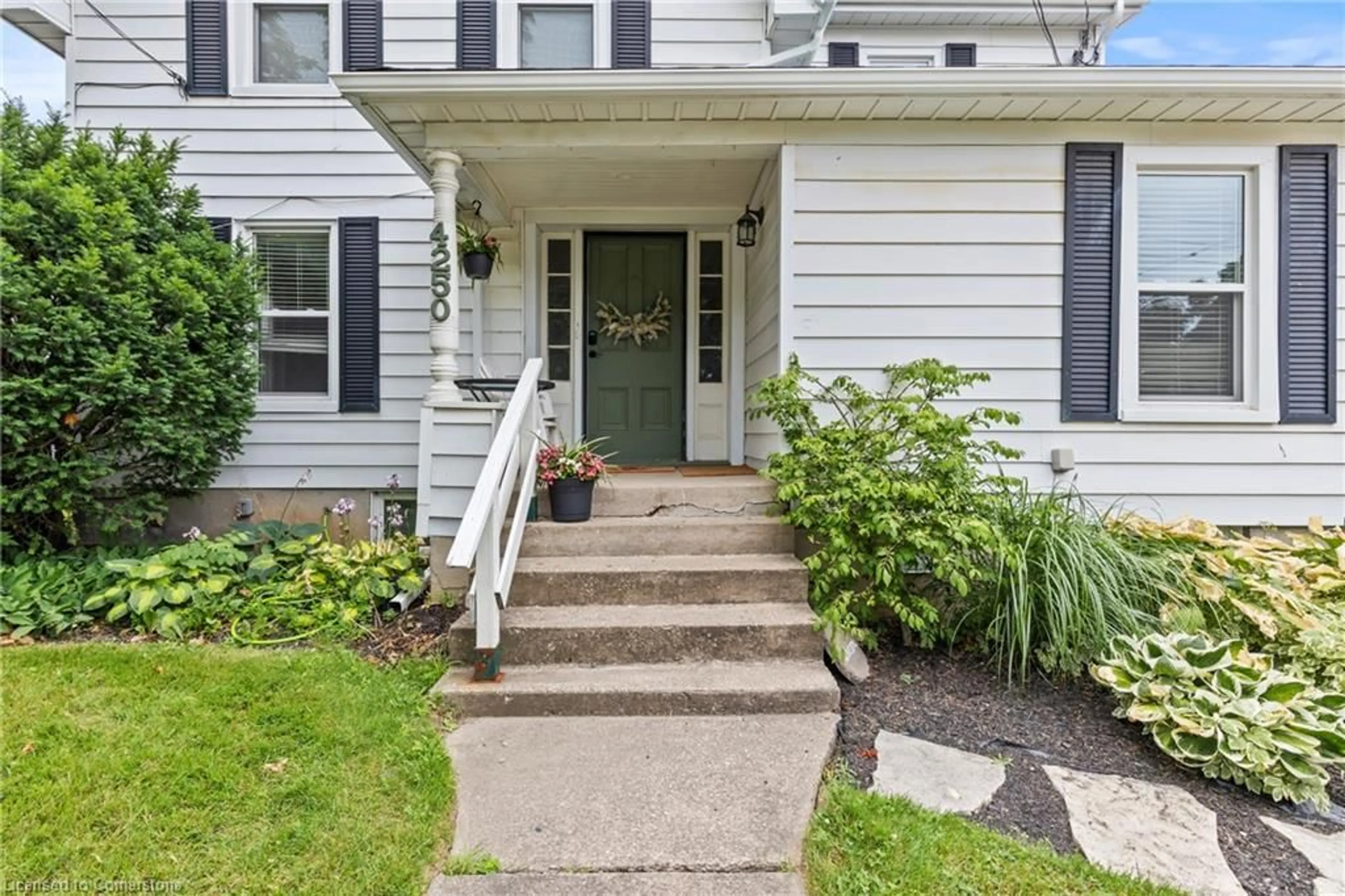 Indoor entryway for 4250 William St St, Lincoln Ontario L0R 1B7