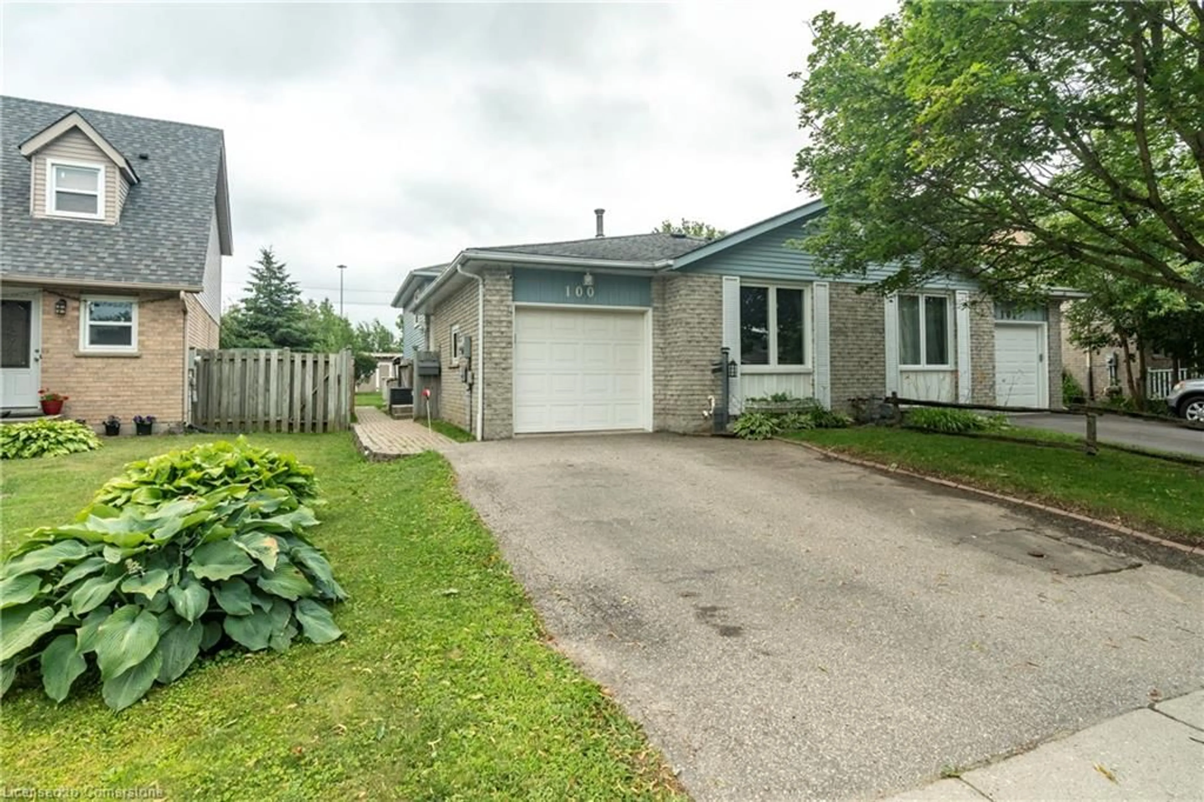 A pic from outside/outdoor area/front of a property/back of a property/a pic from drone, street for 100 Carmine Cres, Cambridge Ontario N3C 3Z4