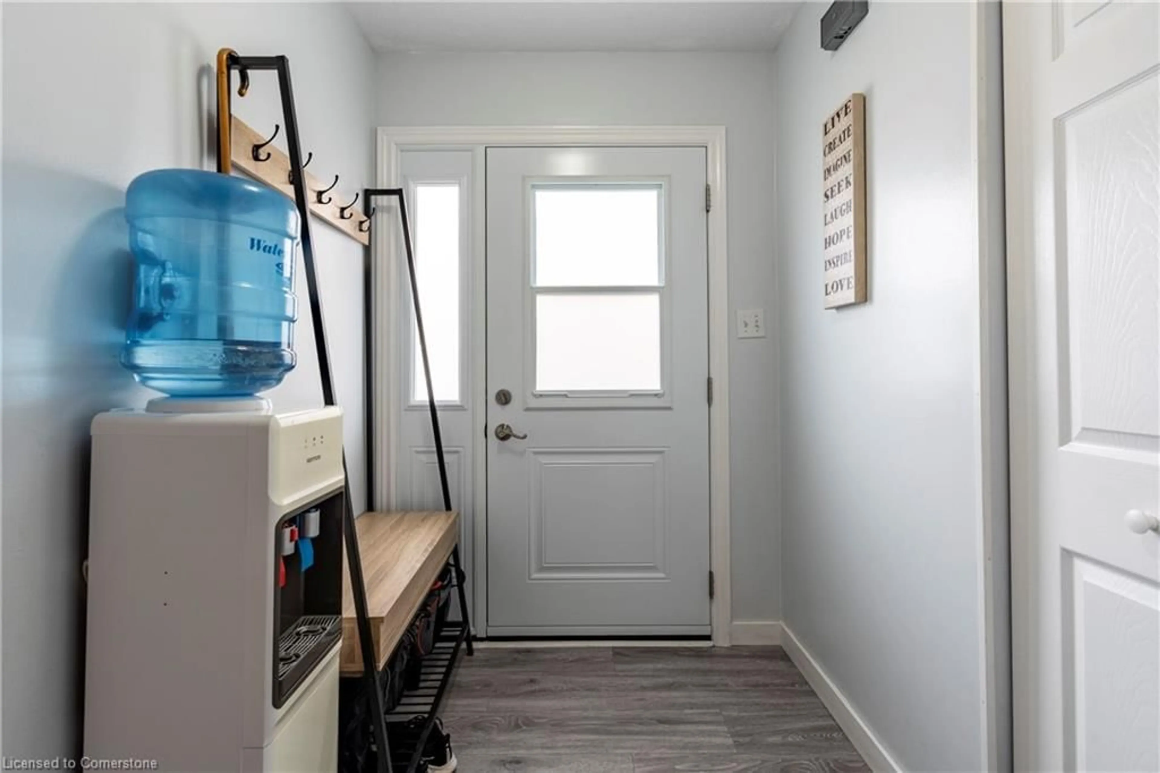 Indoor entryway for 100 Carmine Cres, Cambridge Ontario N3C 3Z4