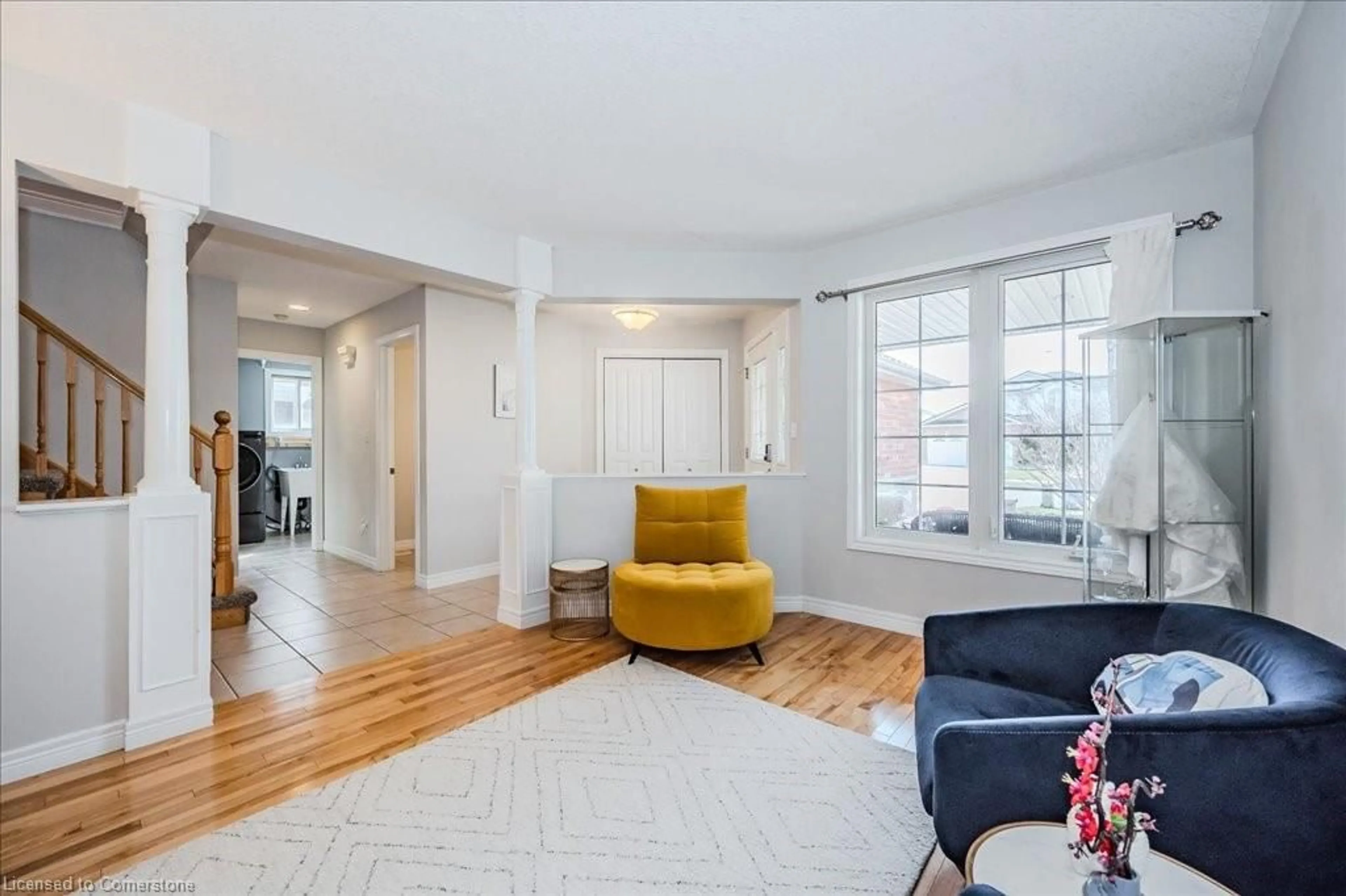 Living room with furniture, unknown for 3 Gibbs Cres, Guelph Ontario N1G 5B6