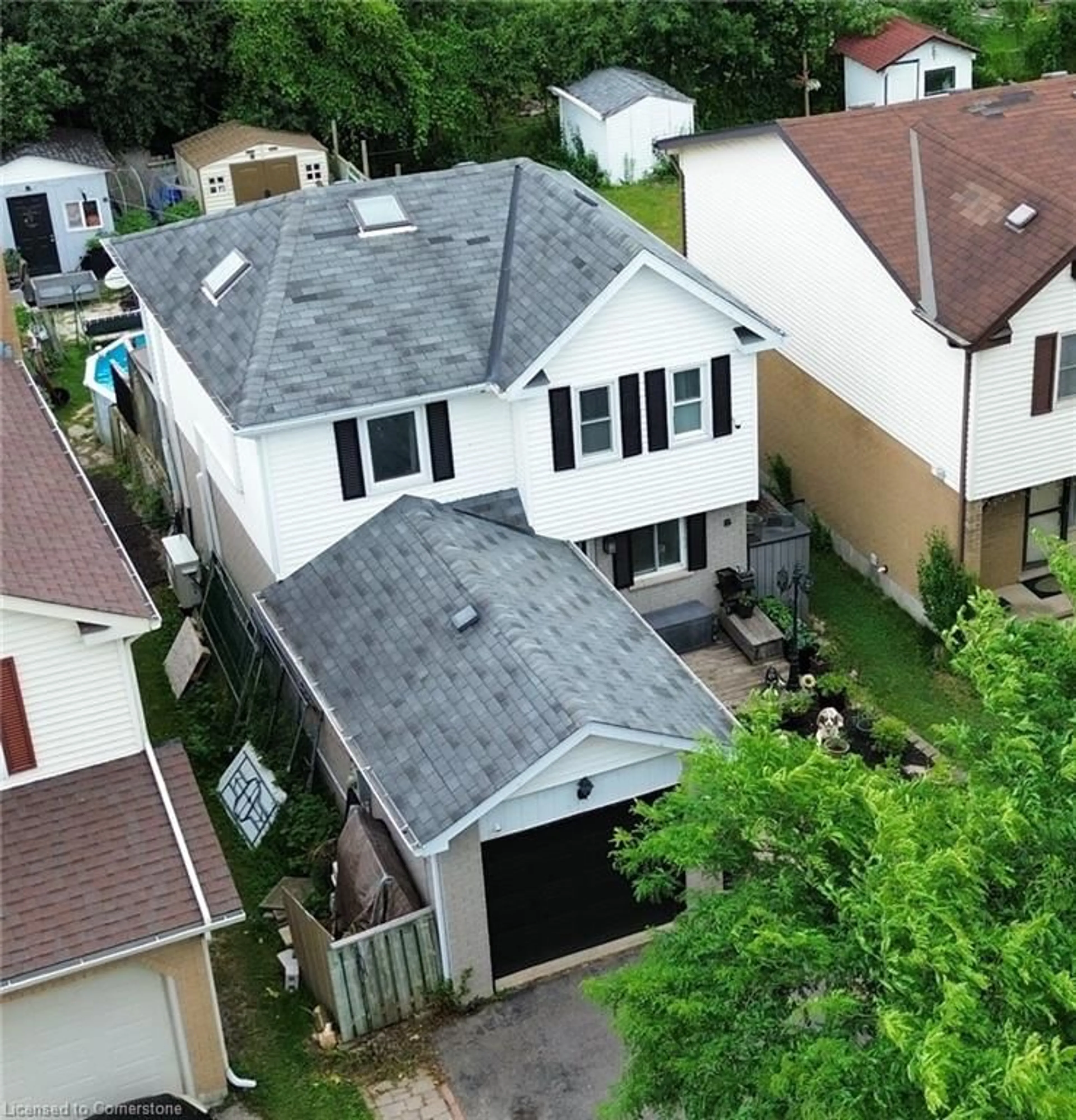 A pic from outside/outdoor area/front of a property/back of a property/a pic from drone, street for 18 Camrose Crt, Kitchener Ontario N2M 5J4