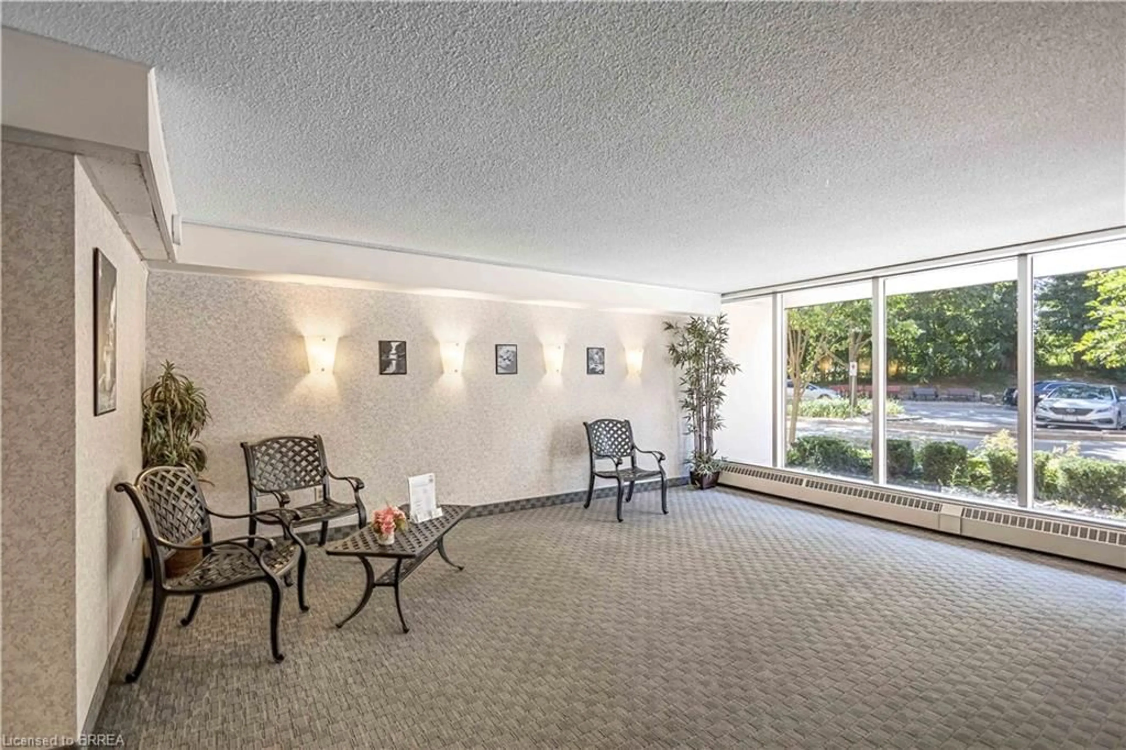 Indoor foyer for 1964 Main St #507, Hamilton Ontario L8S 1J5