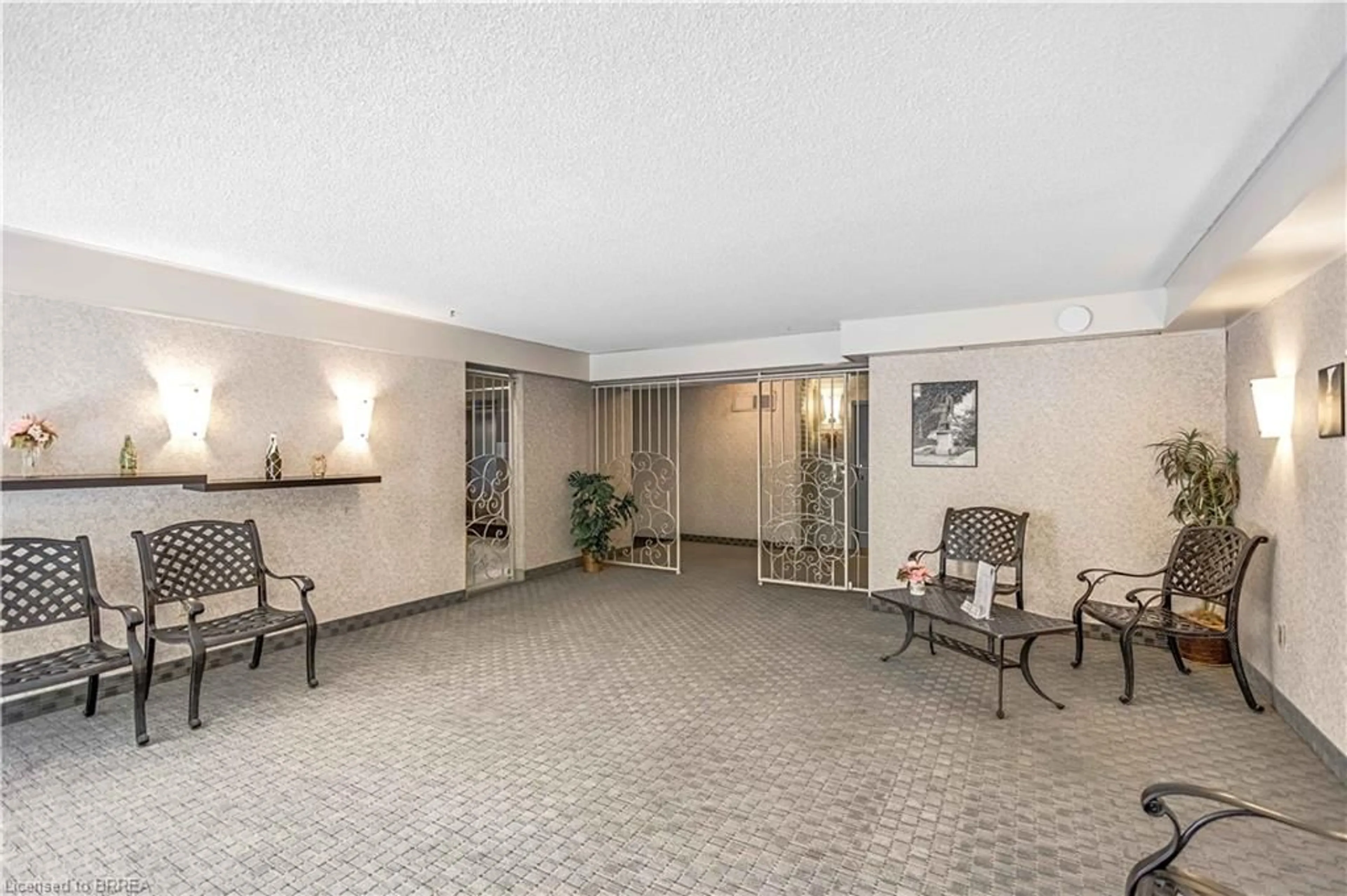 Lobby for 1964 Main St #507, Hamilton Ontario L8S 1J5