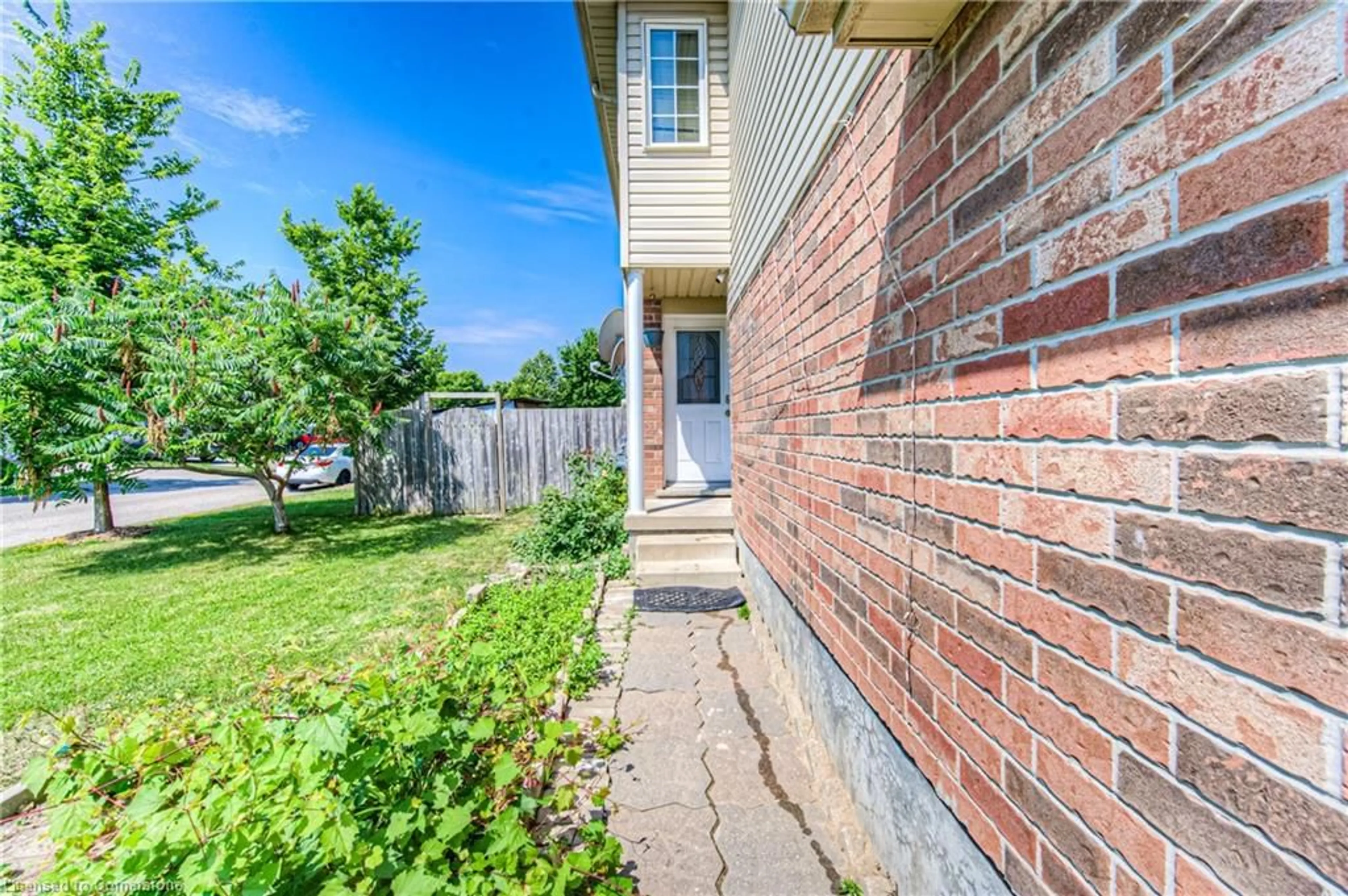 Home with brick exterior material, street for 40 Red Clover Cres, Kitchener Ontario N2E 4G8