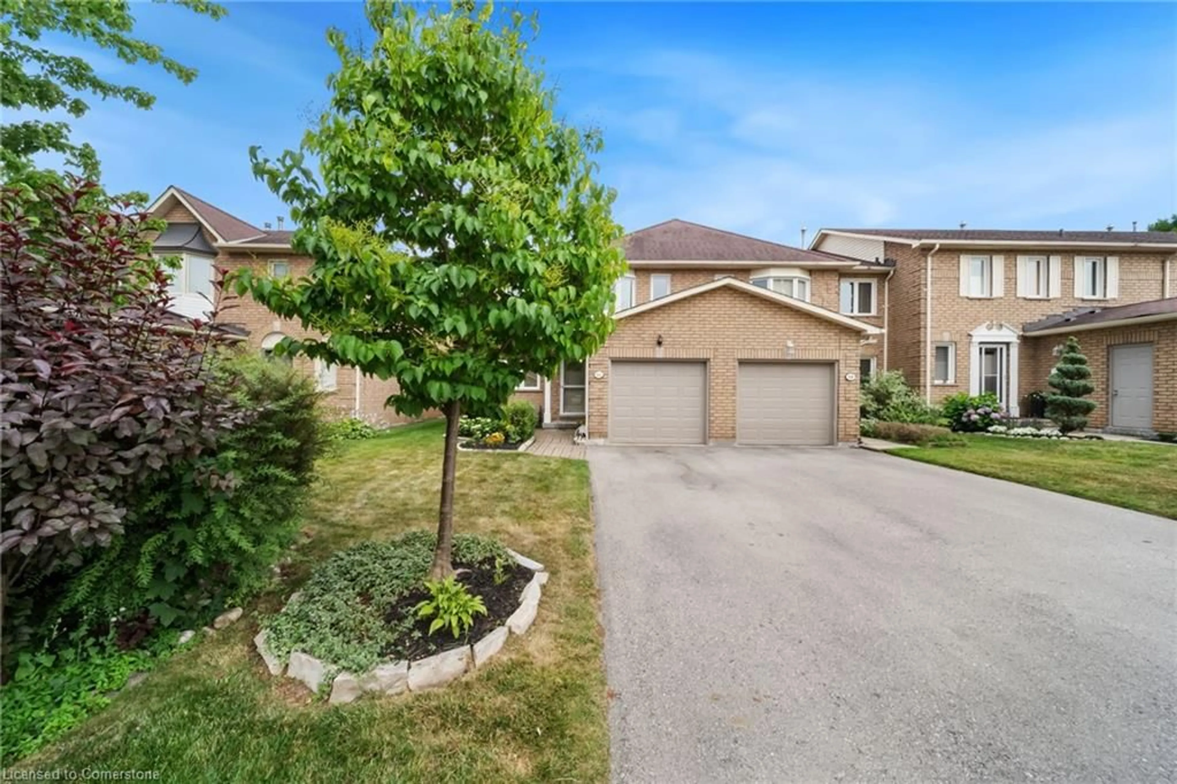 A pic from outside/outdoor area/front of a property/back of a property/a pic from drone, street for 11 Pirie Dr, Dundas Ontario L9H 6Z6