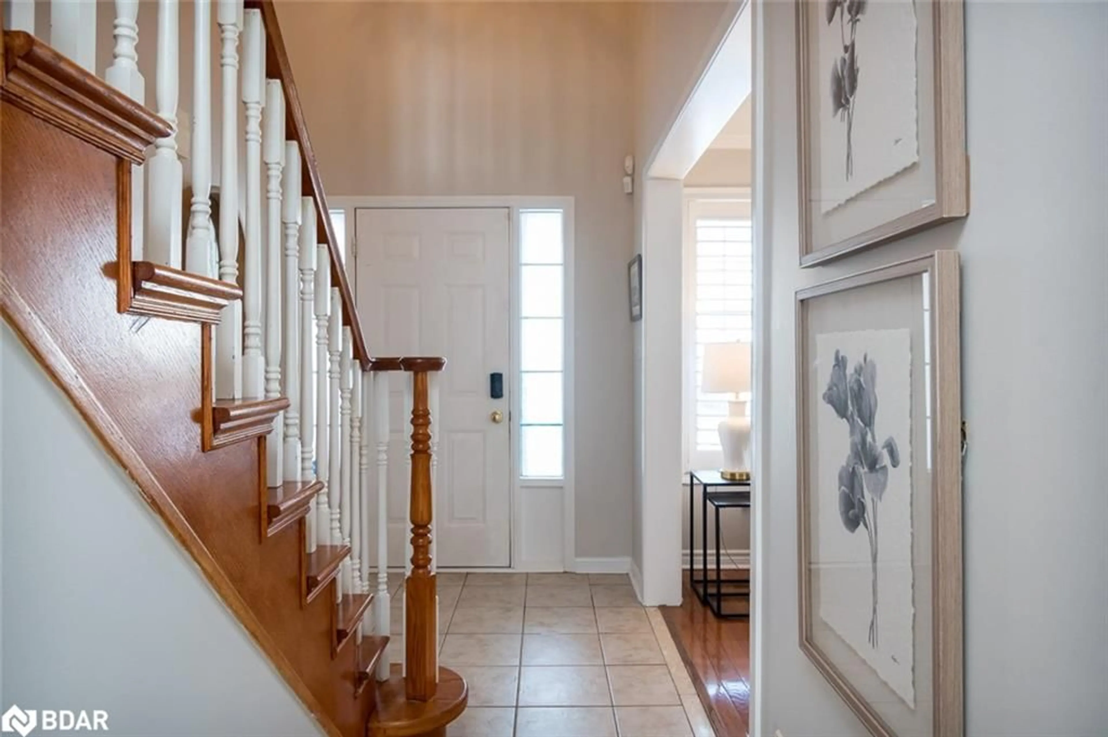 Indoor entryway for 488 Trudeau Dr, Milton Ontario L9T 5K1