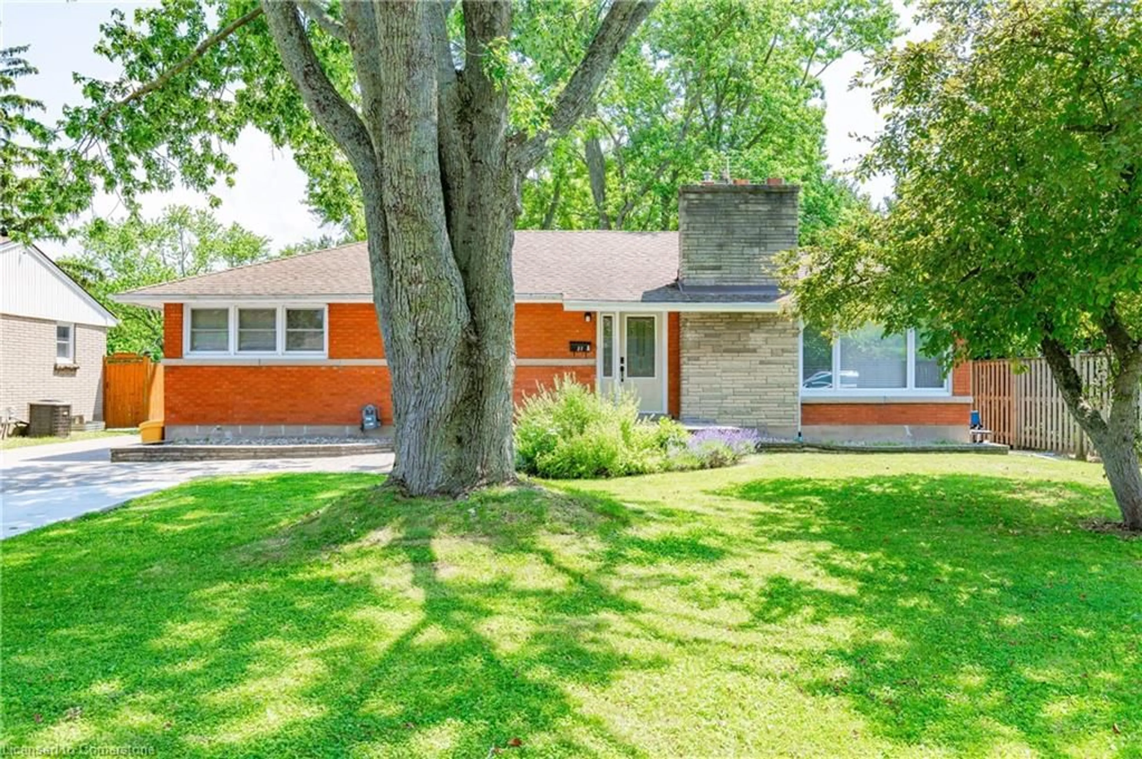 Home with brick exterior material, street for 31 Sharon Ave, Welland Ontario L3C 4M8