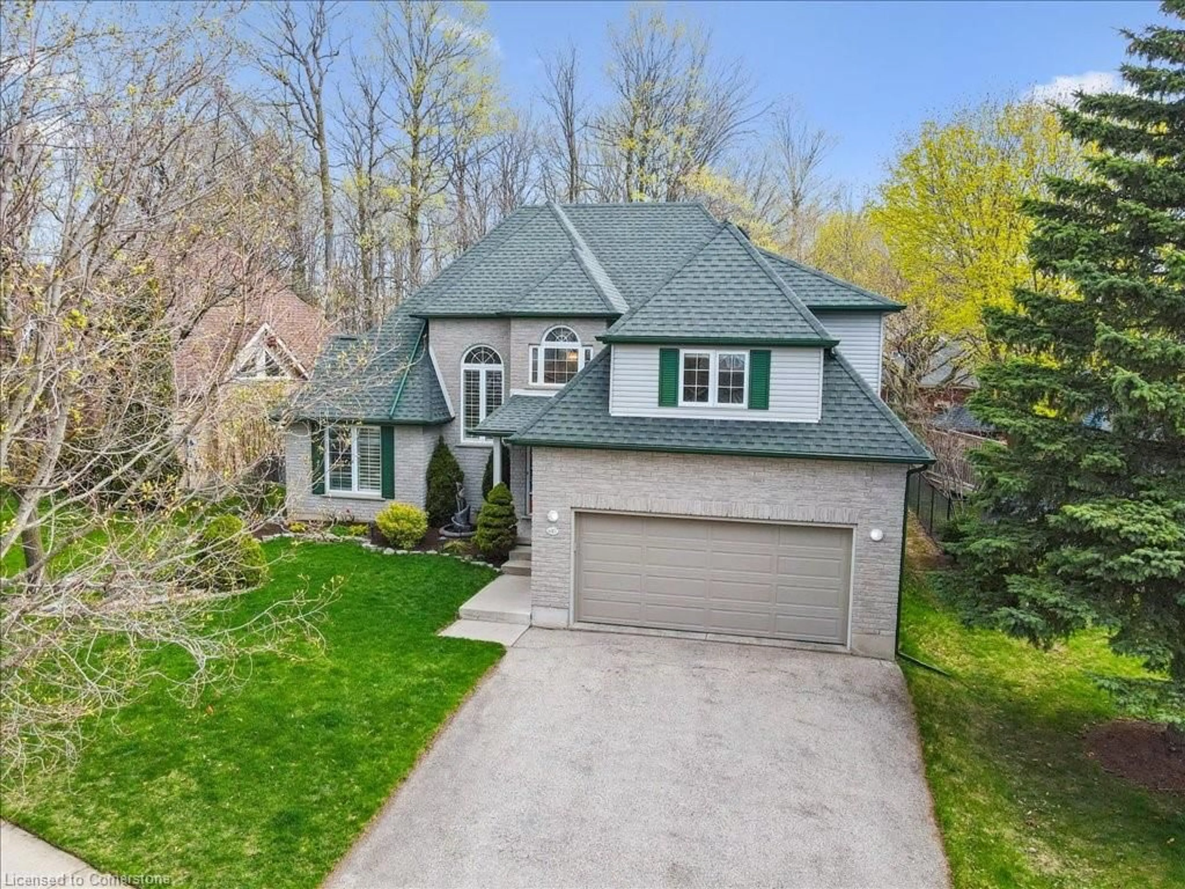 A pic from outside/outdoor area/front of a property/back of a property/a pic from drone, street for 610 Burning Bush Rd, Waterloo Ontario N2V 2A4