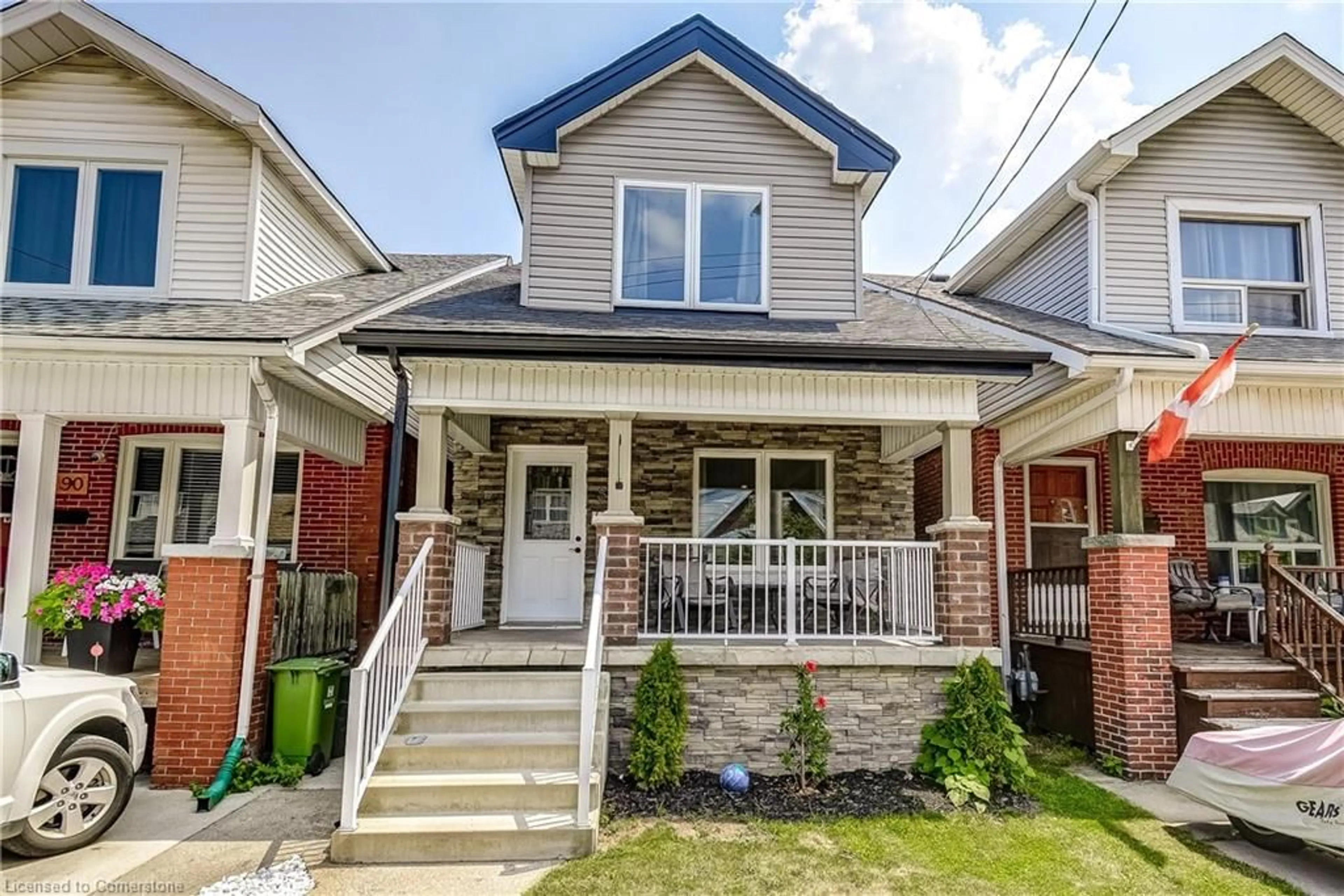 Home with brick exterior material, street for 88 Rosslyn Ave, Hamilton Ontario L8L 7P4