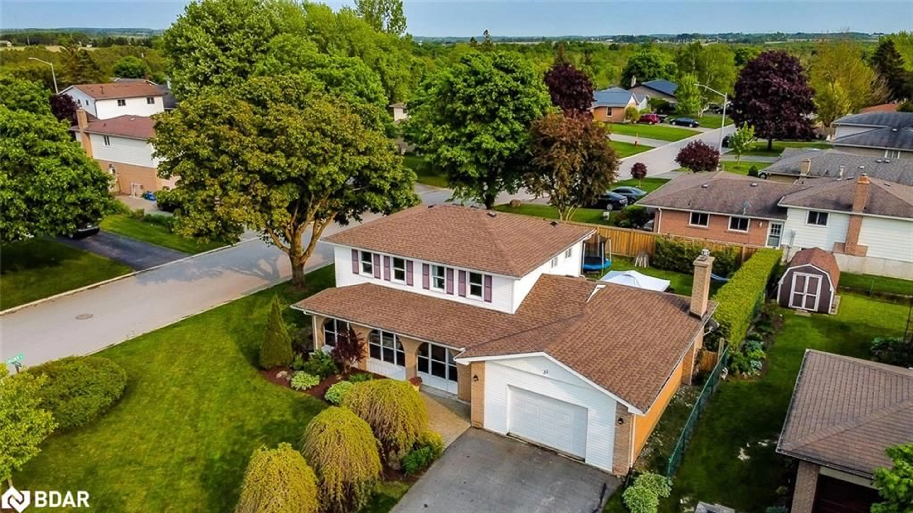 A pic from outside/outdoor area/front of a property/back of a property/a pic from drone, unknown for 31 Luther Rd, Green Valley Ontario L9W 5R1