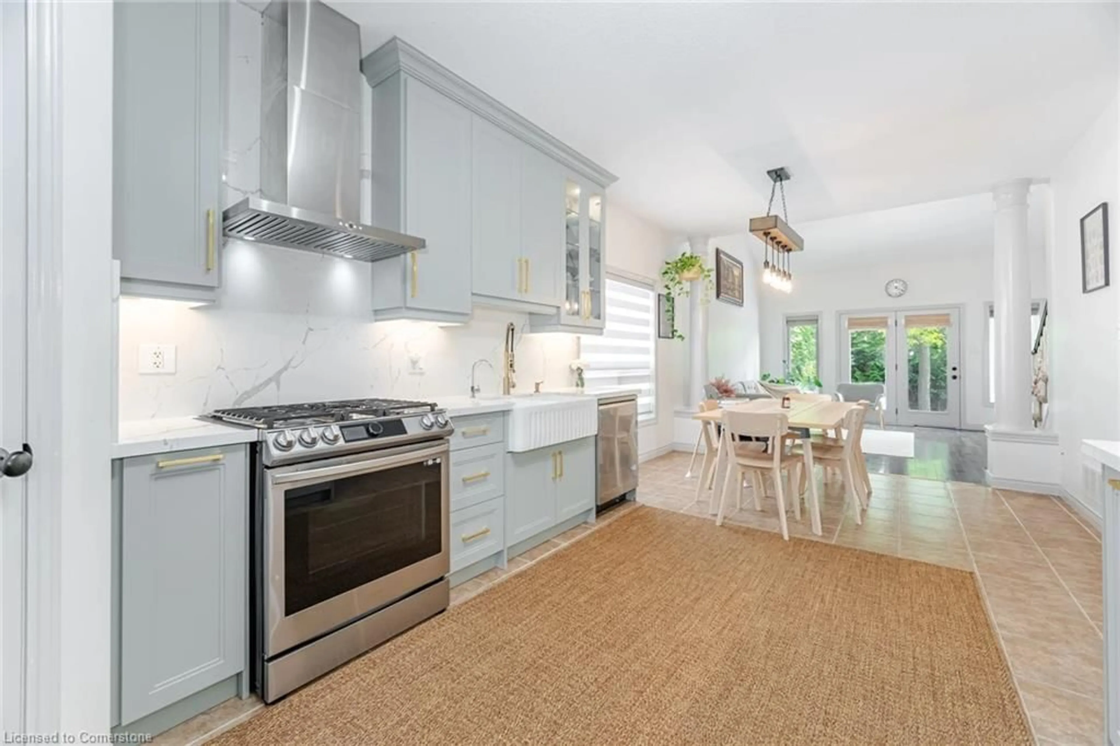 Open concept kitchen, ceramic/tile floor for 39 Stoneham St, Alliston Ontario L9R 2E6