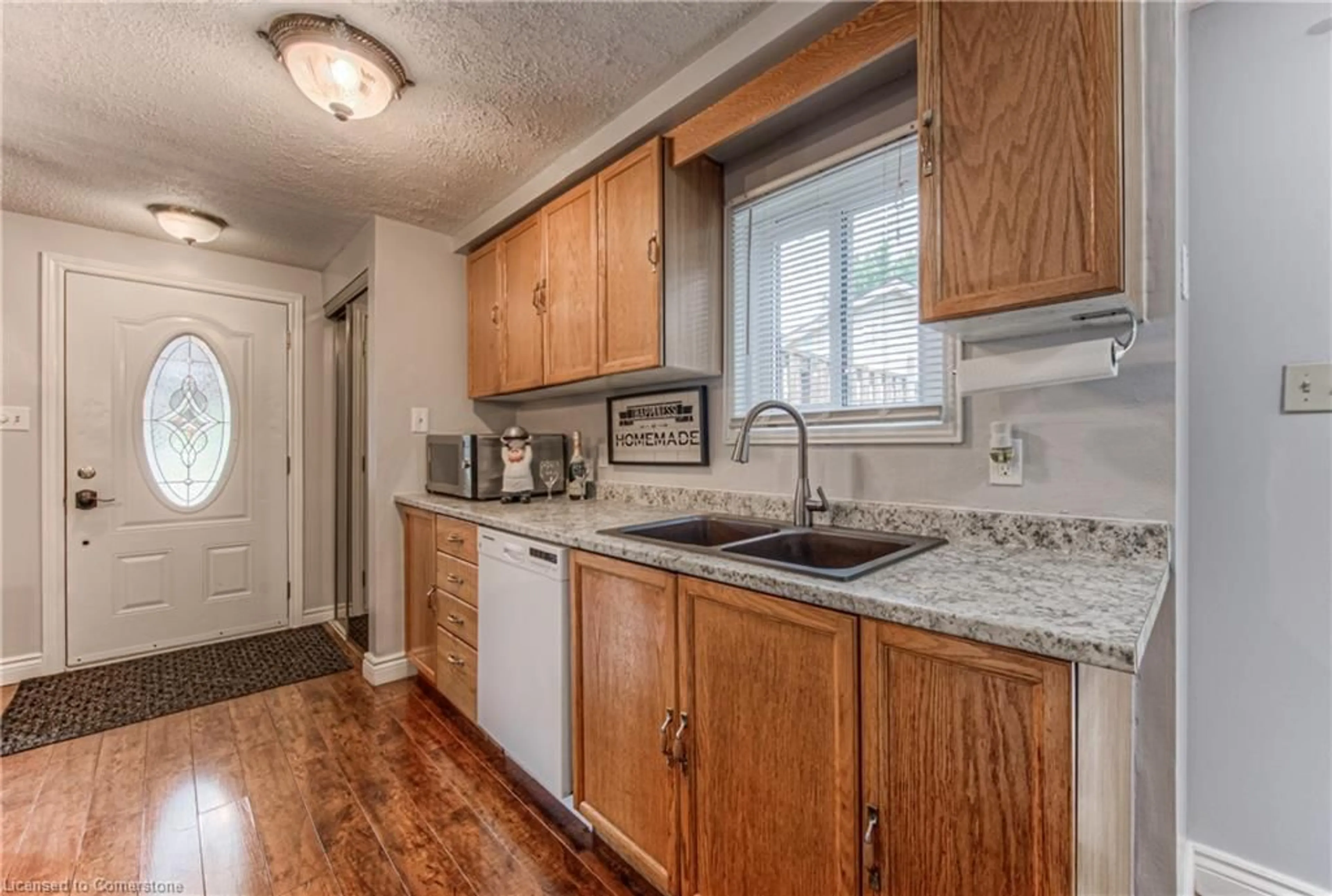 Standard kitchen, unknown for 176 Coghill Pl #A, Waterloo Ontario N2V 1P3