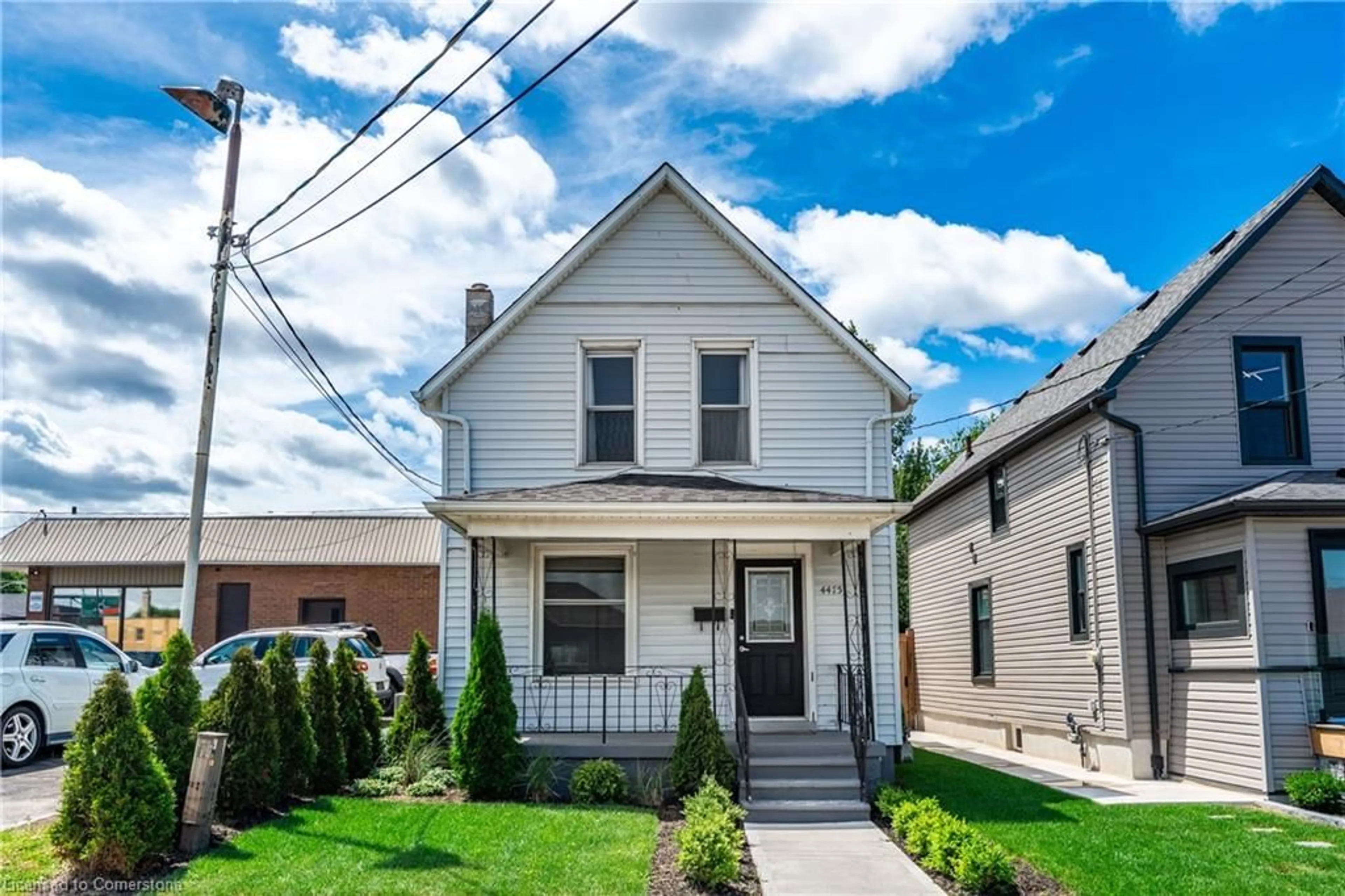 Home with vinyl exterior material, street for 4475 First Ave, Niagara Falls Ontario L2E 4G1