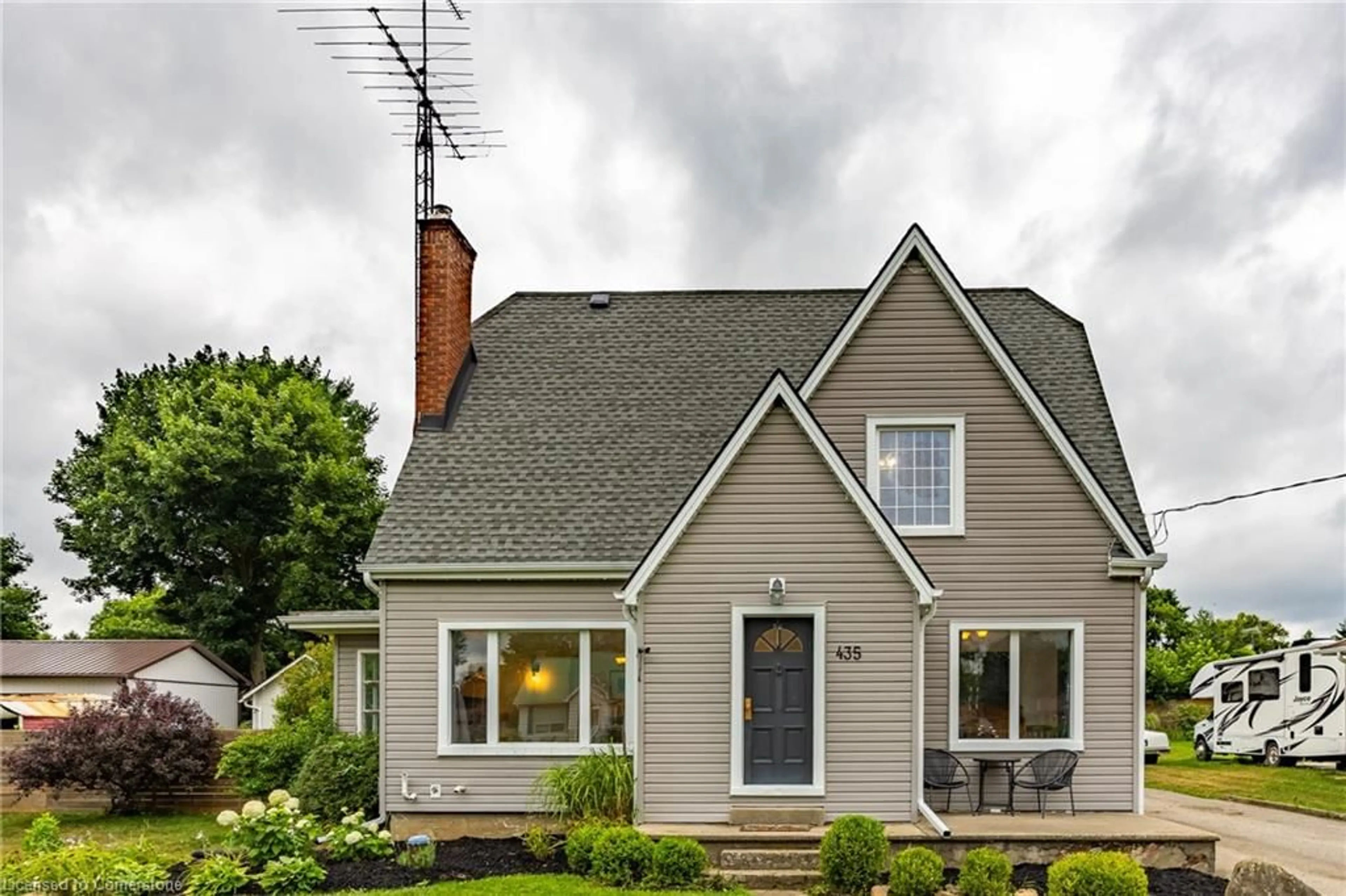 Home with vinyl exterior material, street for 435 Church St, Delhi Ontario N4B 1V2