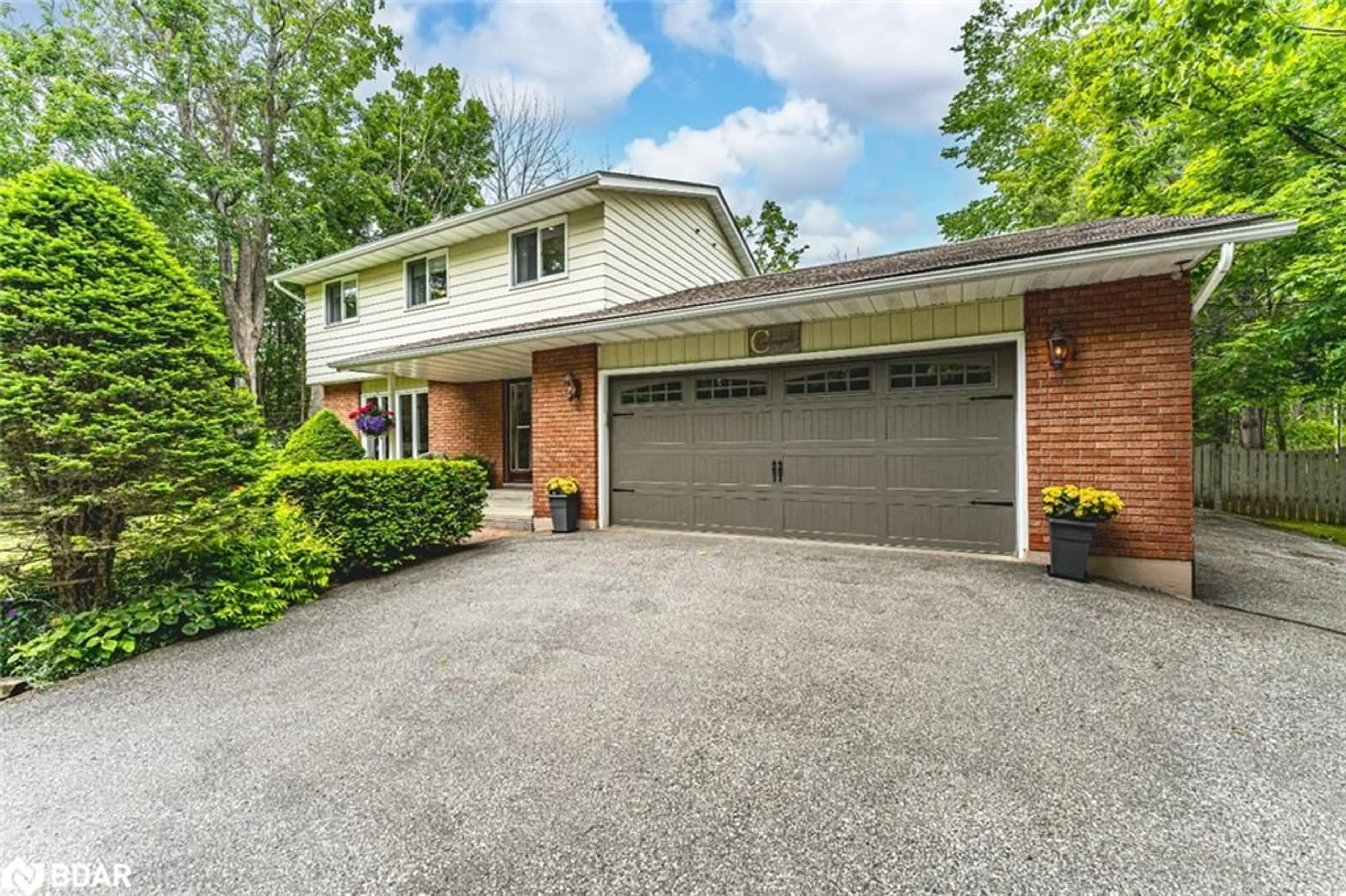 Home with brick exterior material, street for 102 Tudhope Blvd, Oro-Medonte Ontario L0L 1T0