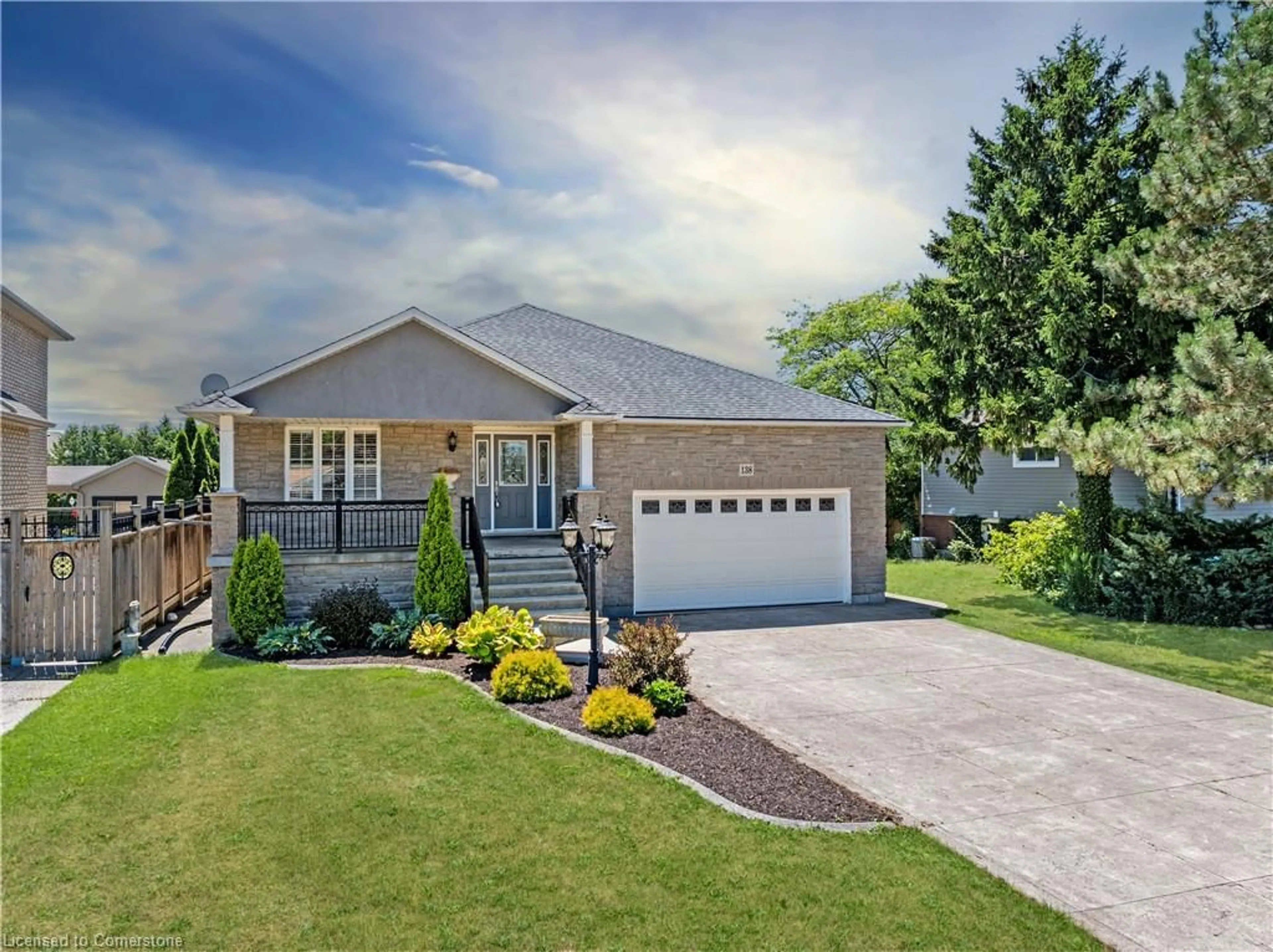 Home with vinyl exterior material, street for 138 Rock St, Smithville Ontario L0R 2A0