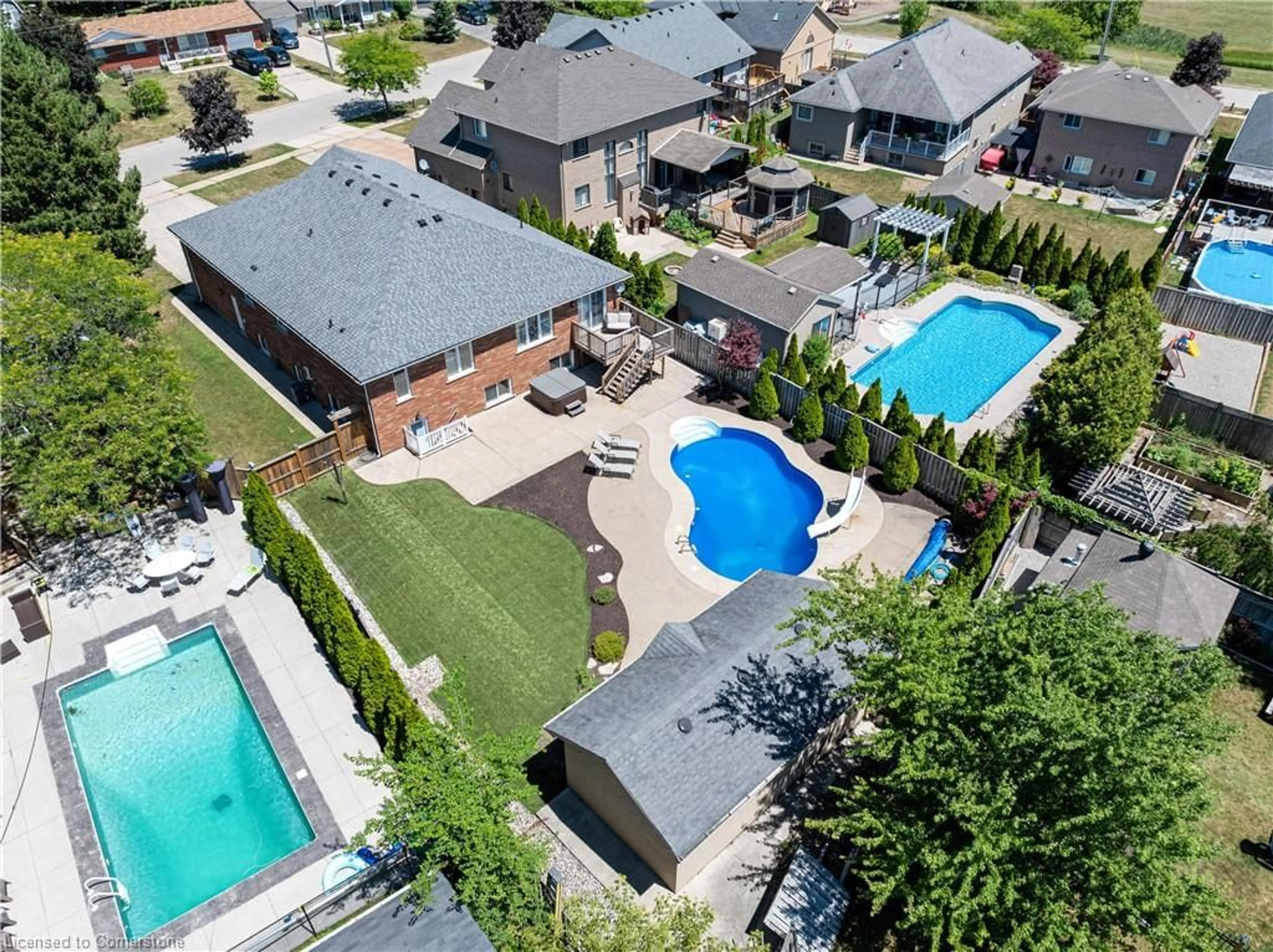 A pic from outside/outdoor area/front of a property/back of a property/a pic from drone, street for 138 Rock St, Smithville Ontario L0R 2A0