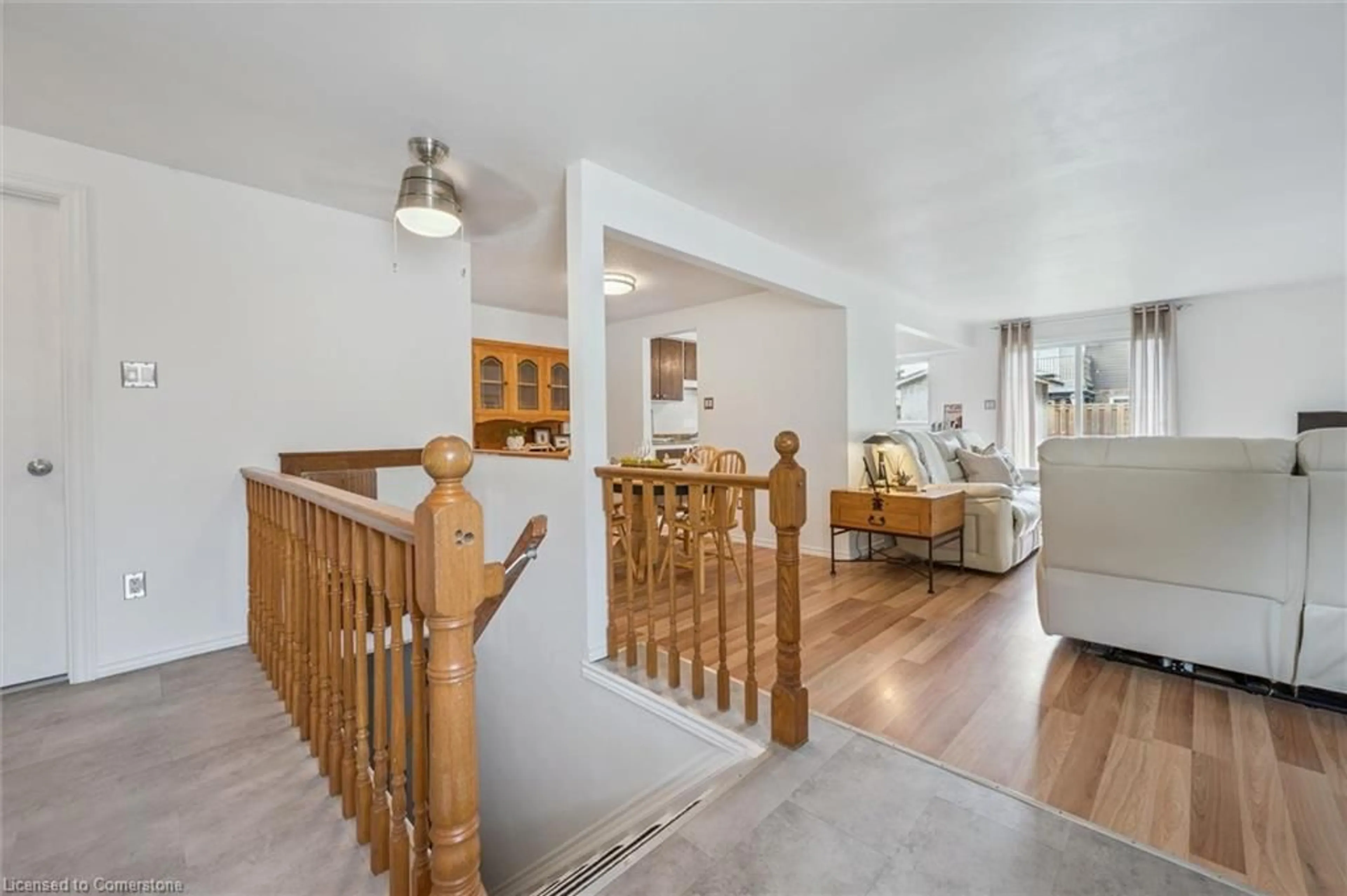 Indoor foyer for 289 Strathallan St, Fergus Ontario N1M 3L6