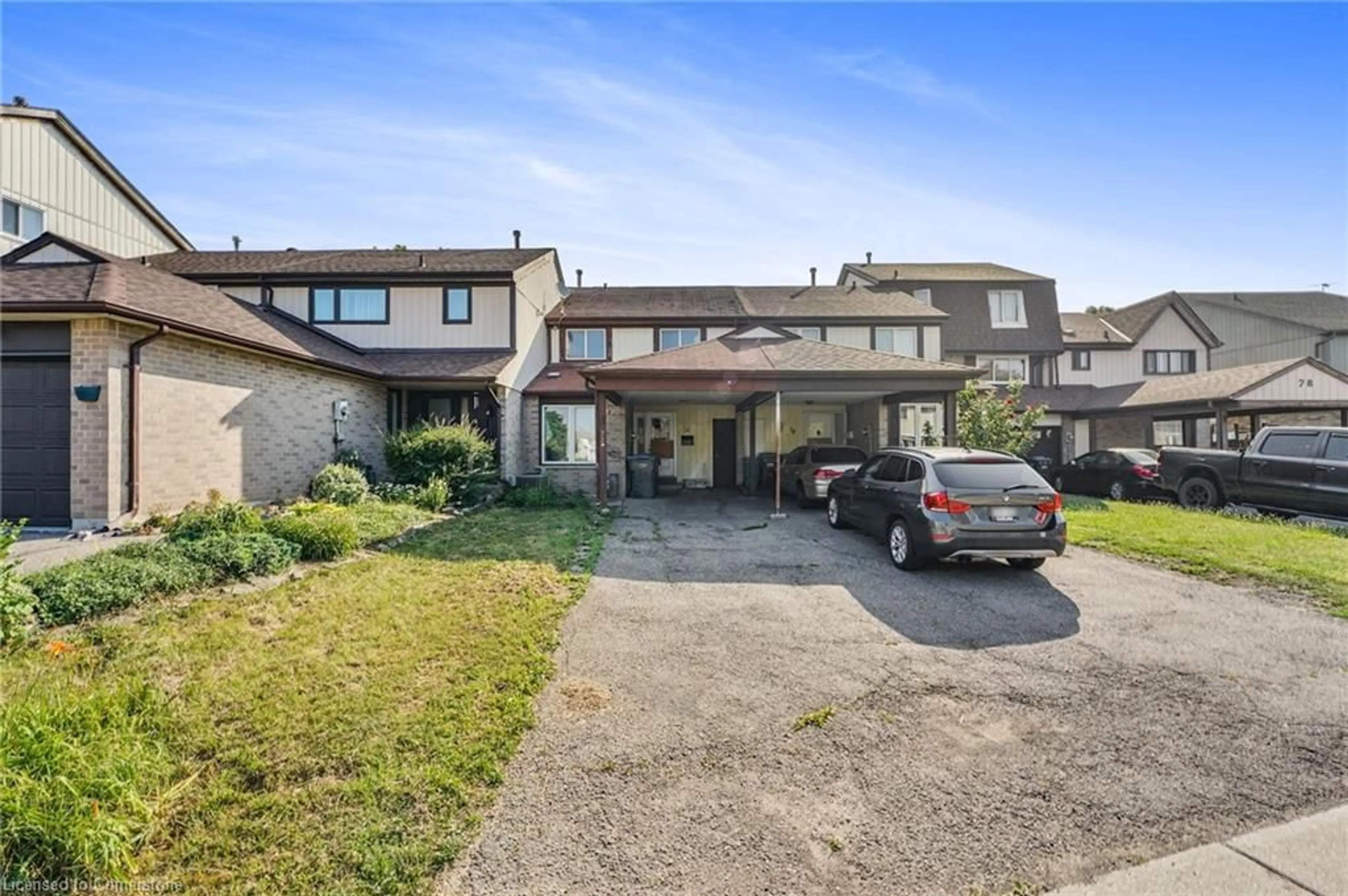 A pic from outside/outdoor area/front of a property/back of a property/a pic from drone, street for 72 Primrose Cres, Brampton Ontario L6Z 1E3