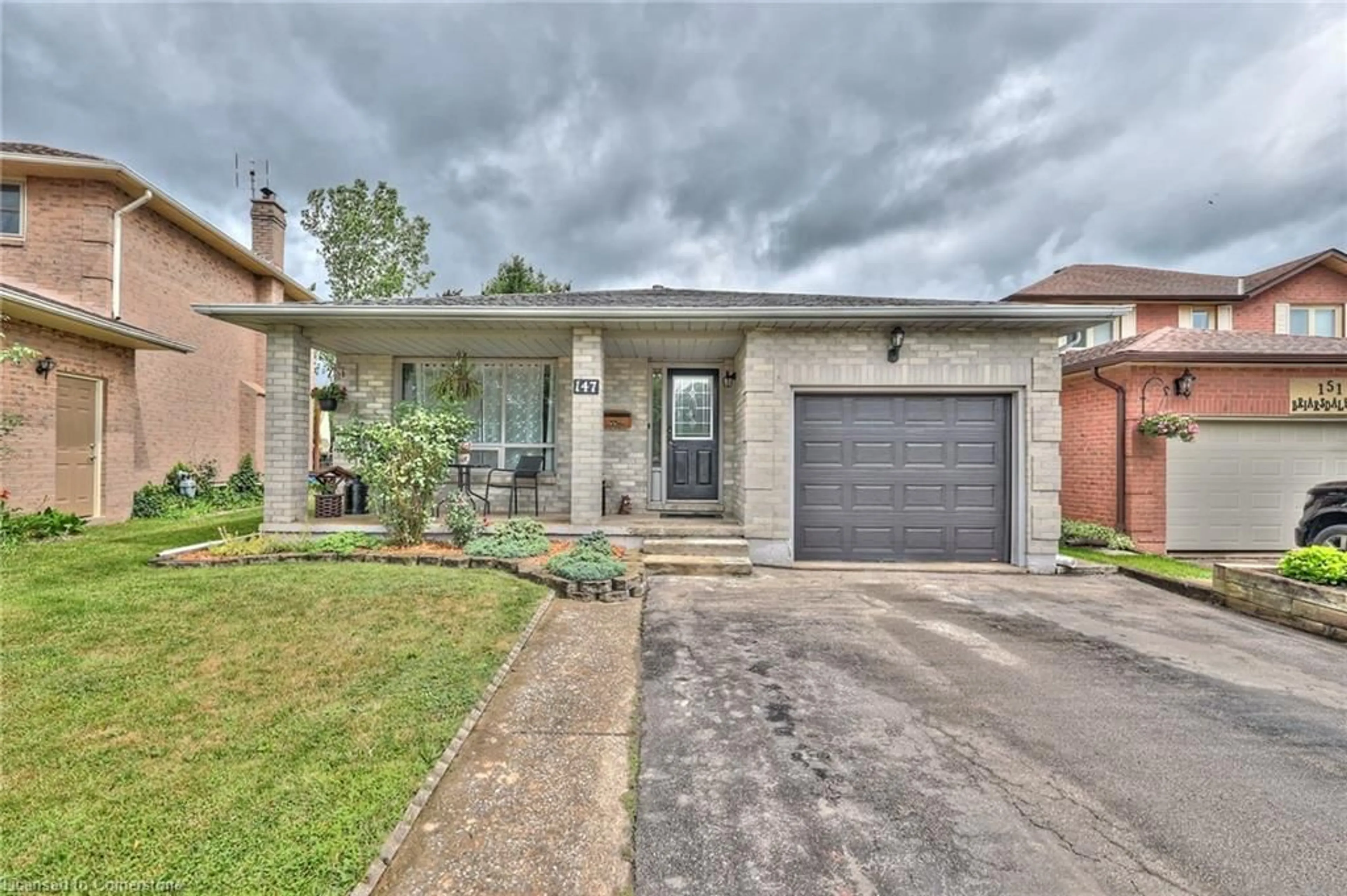 Home with brick exterior material, street for 147 Briarsdale Cres, Welland Ontario L3C 6S2