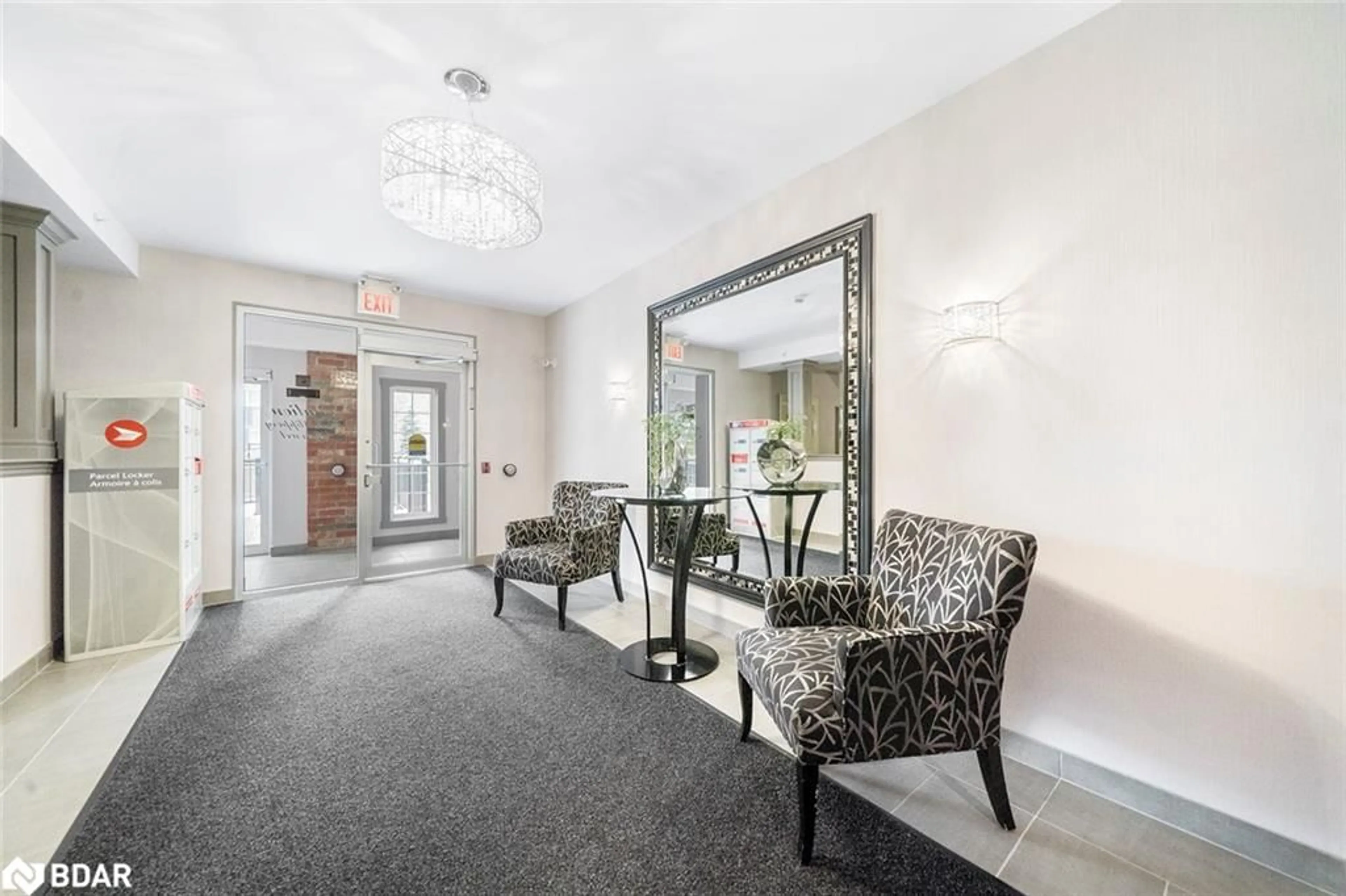 Indoor foyer for 43 Ferndale Dr #209, Barrie Ontario L4N 5W6