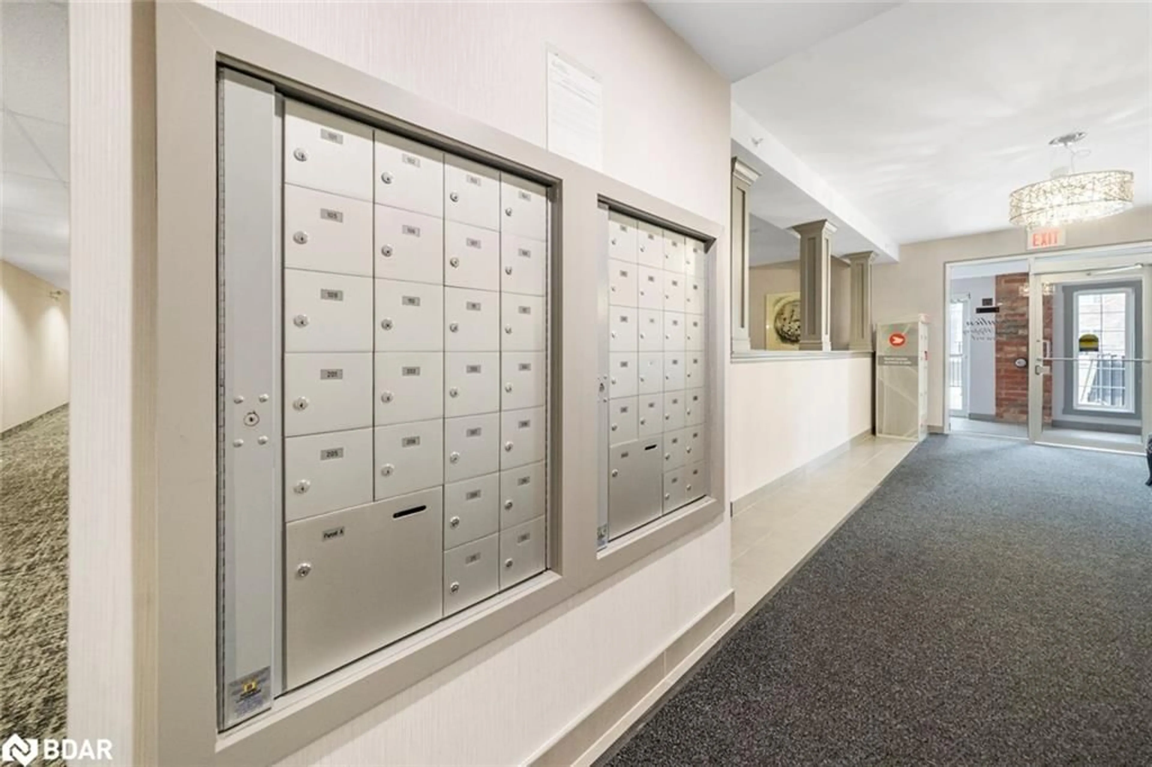Indoor foyer for 43 Ferndale Dr #209, Barrie Ontario L4N 5W6