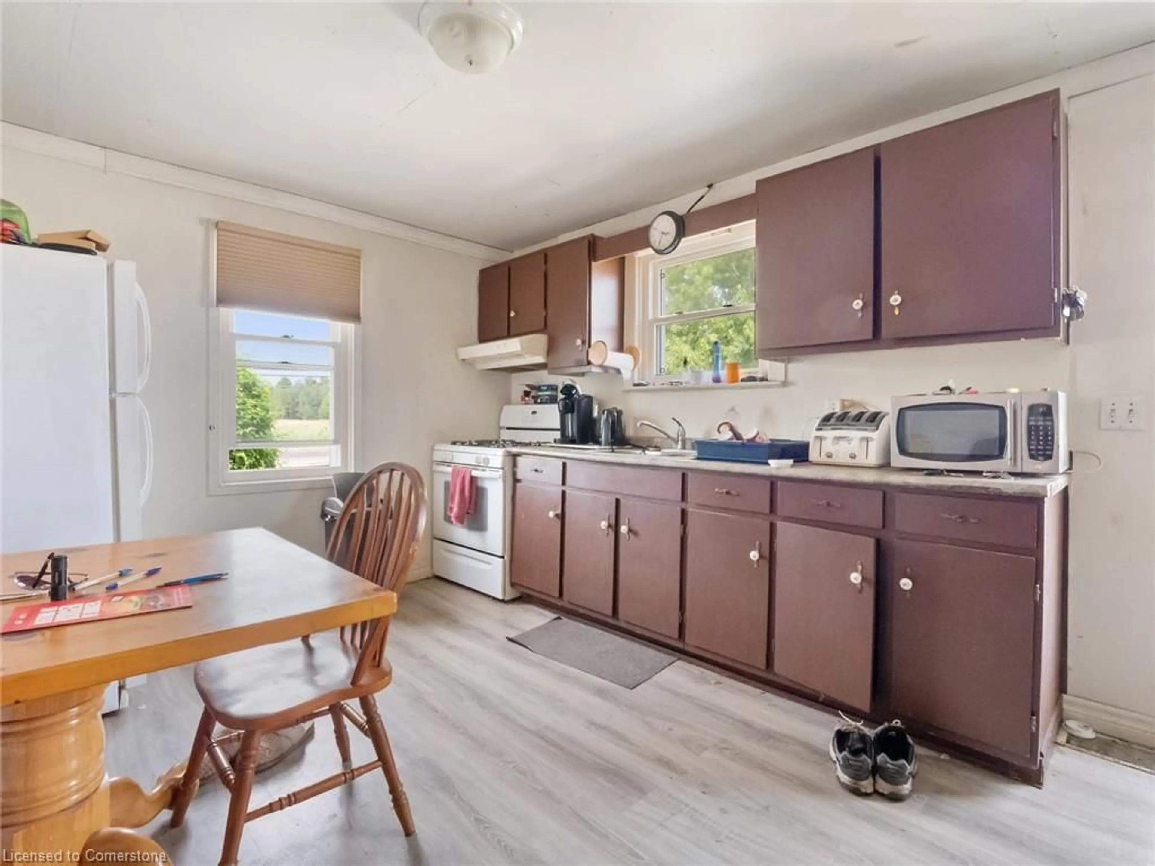 Standard kitchen, wood/laminate floor for 567 Killaly St St, Port Colborne Ontario L3K 2J8