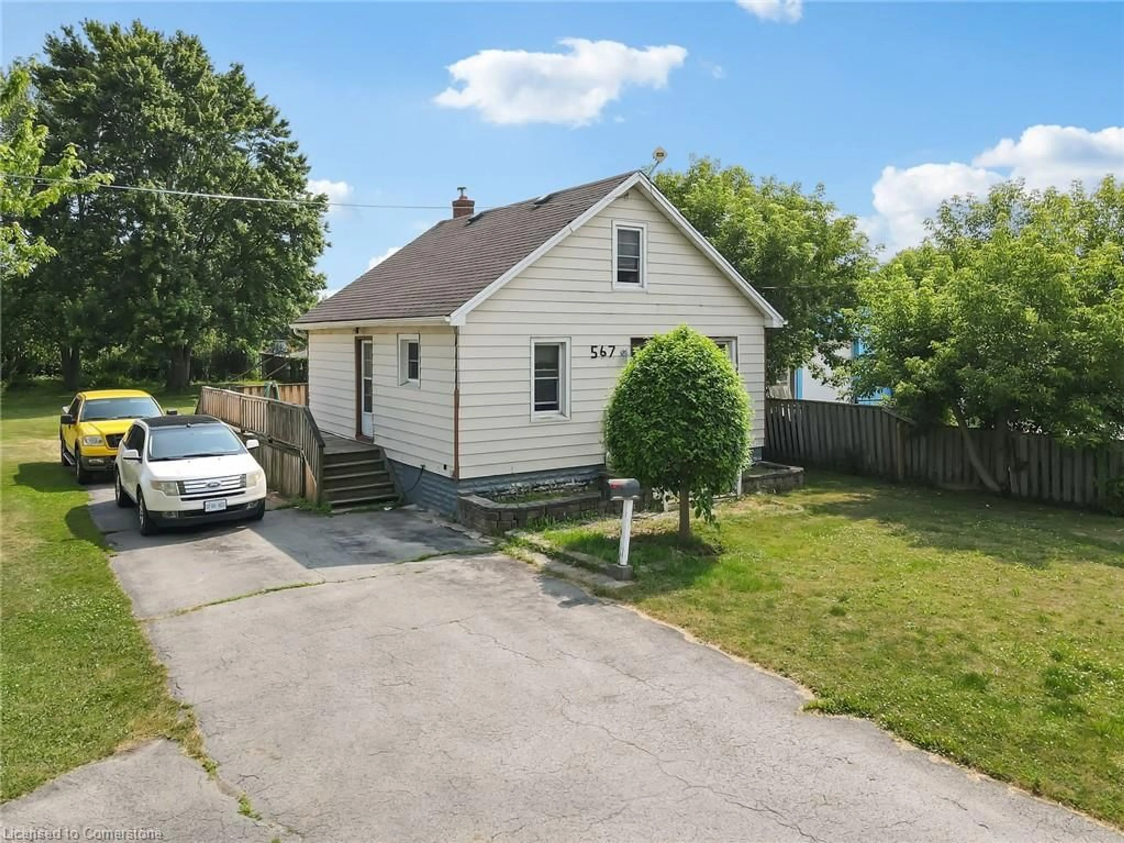 A pic from outside/outdoor area/front of a property/back of a property/a pic from drone, street for 567 Killaly St St, Port Colborne Ontario L3K 2J8