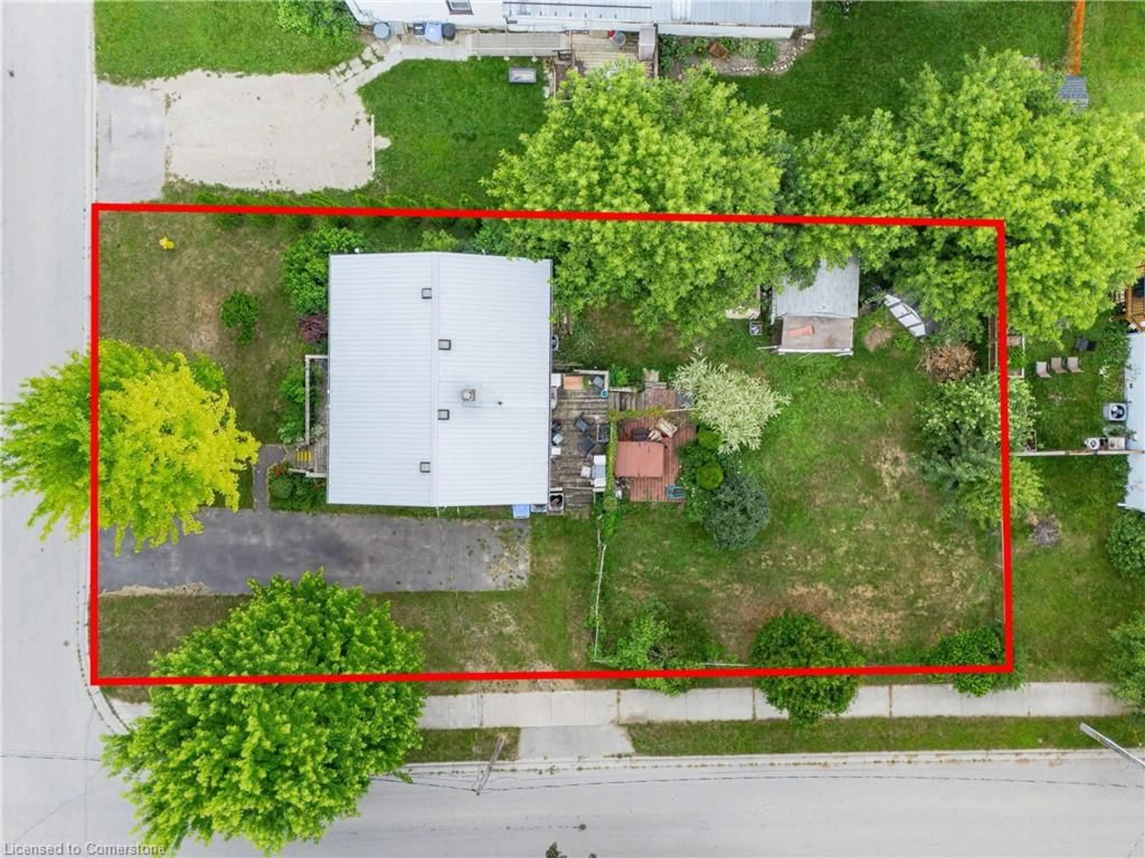 A pic from outside/outdoor area/front of a property/back of a property/a pic from drone, street for 585 Richmond Ave, Listowel Ontario N4W 2Z4
