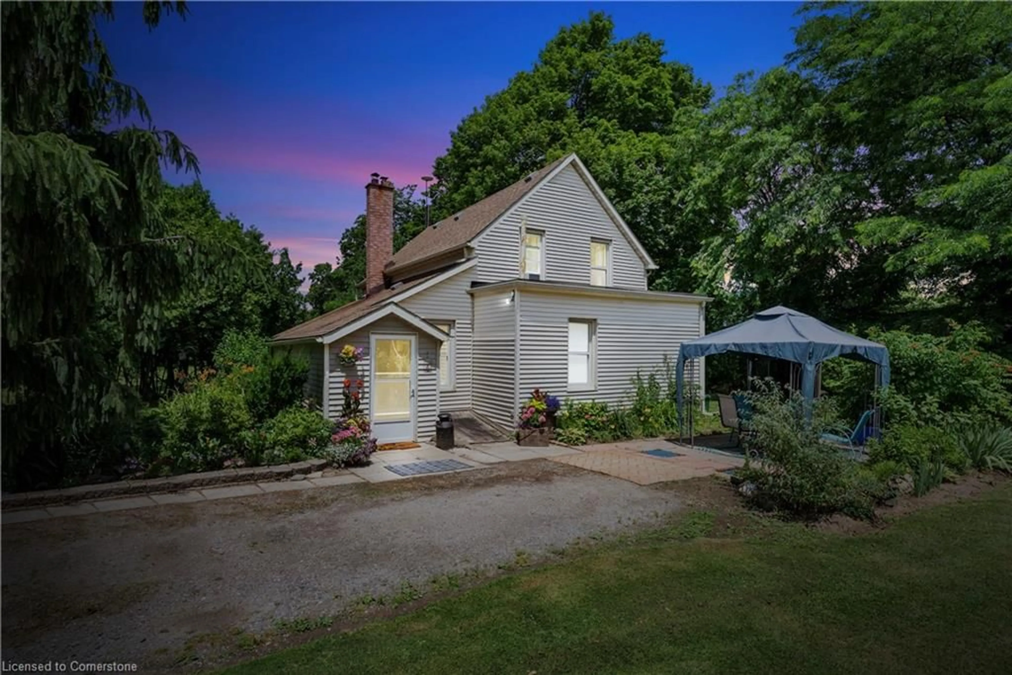A pic from outside/outdoor area/front of a property/back of a property/a pic from drone, street for 5400 North Service Rd, Beamsville Ontario L0R 1B3