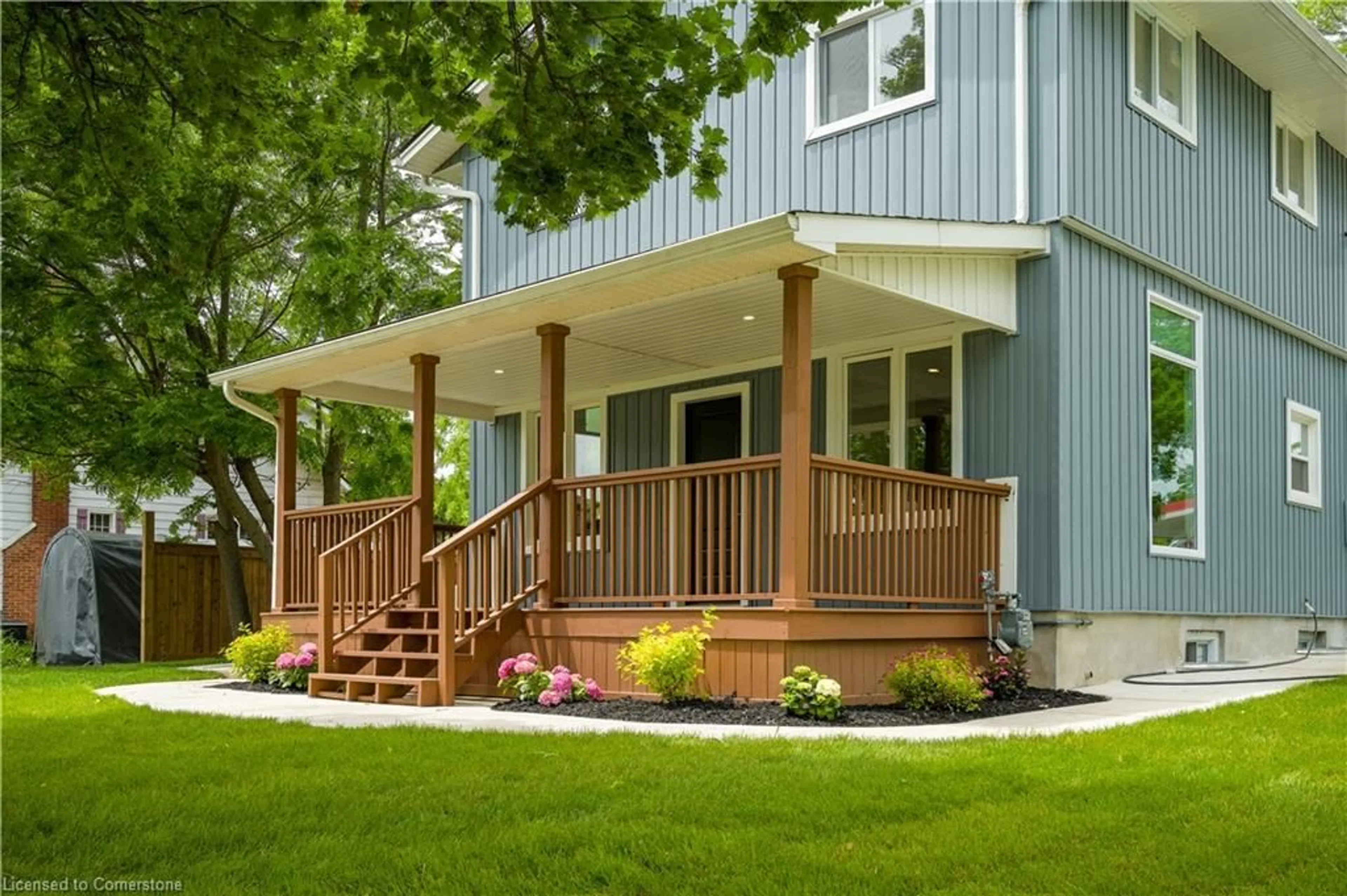 Home with vinyl exterior material, street for 9 High St, St. George Ontario N0E 1N0