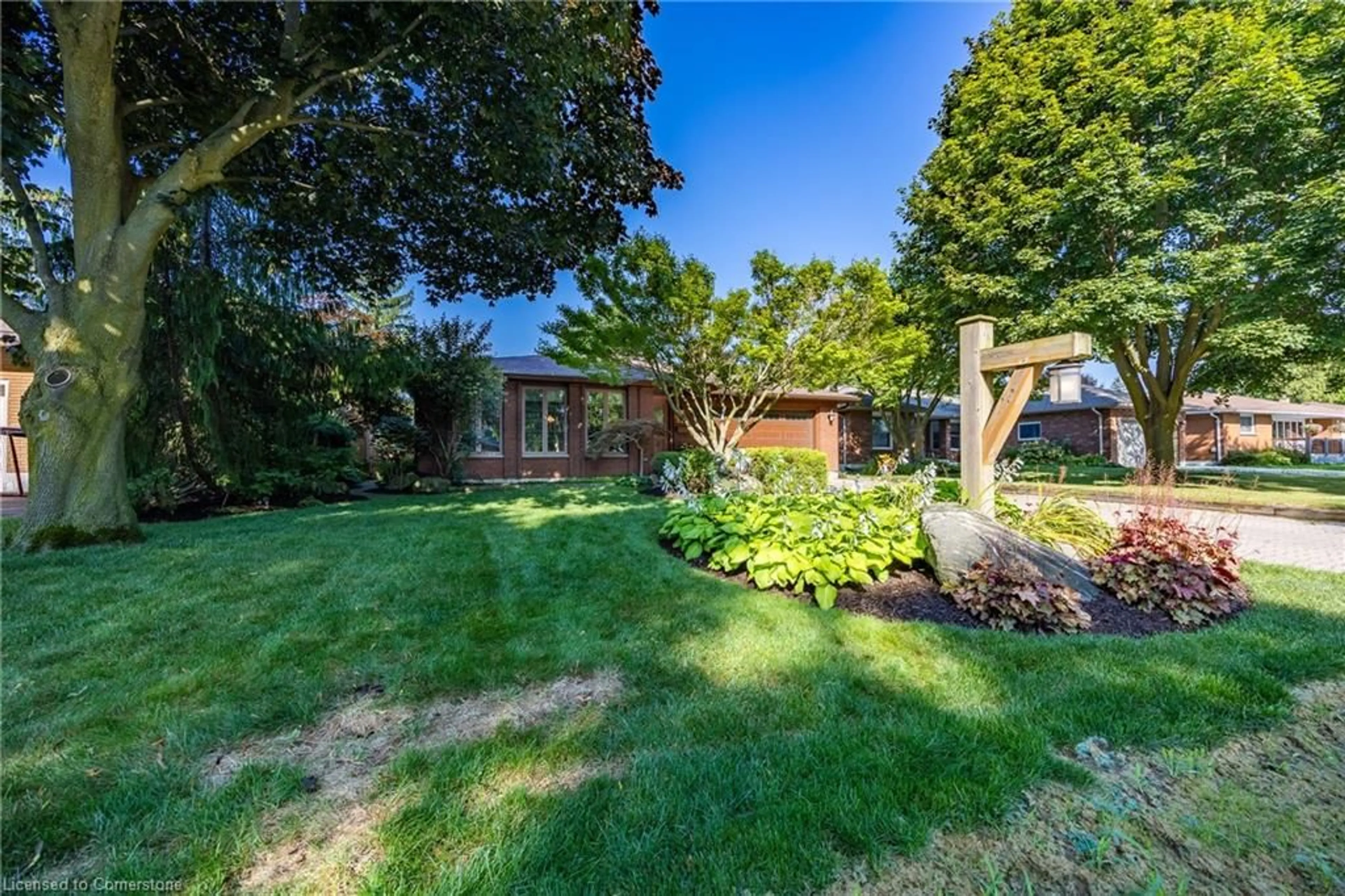 A pic from outside/outdoor area/front of a property/back of a property/a pic from drone, street for 222 Duncombe Rd, Waterford Ontario N0E 1Y0