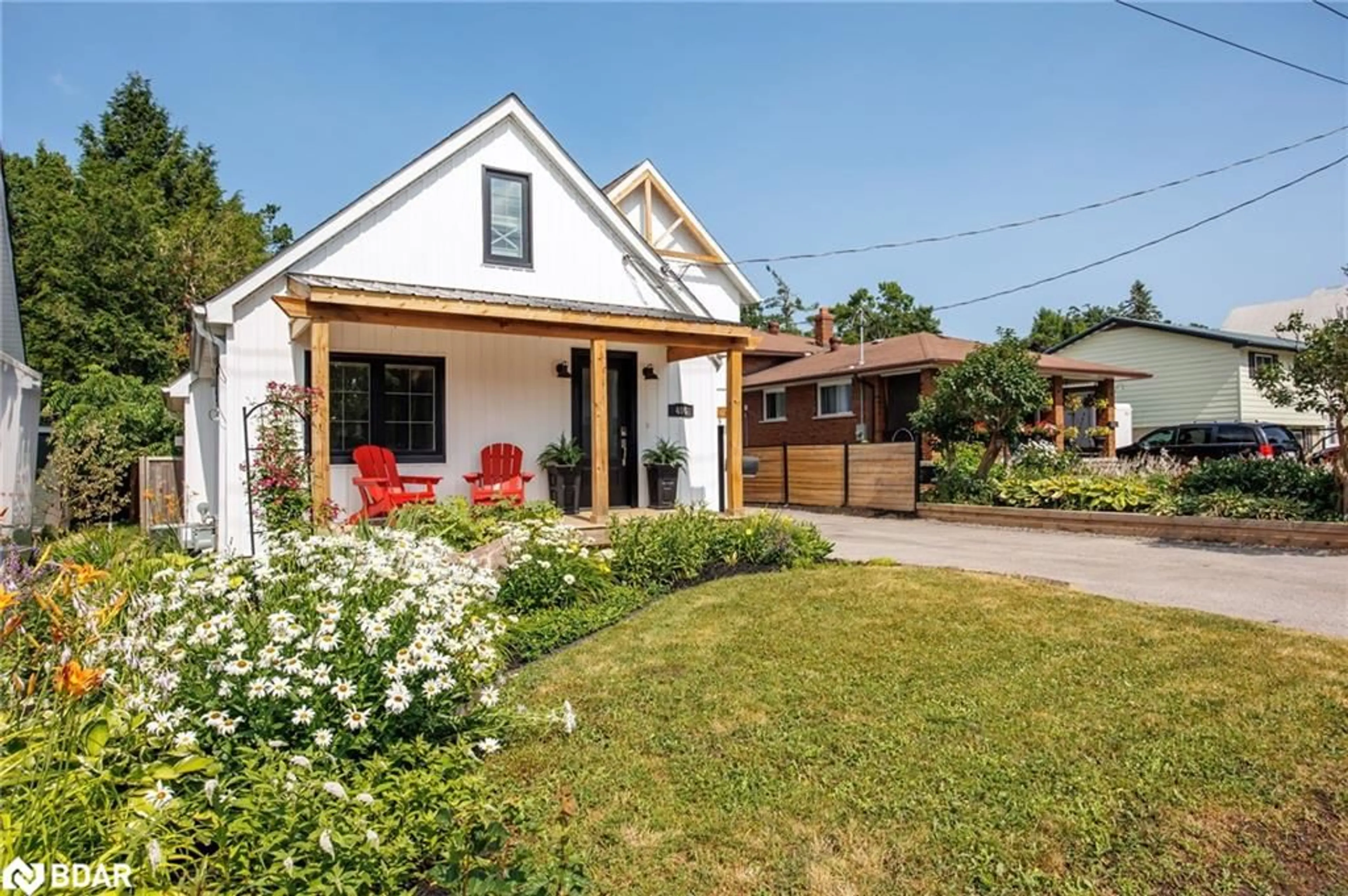 Home with brick exterior material, street for 406 Peter St, Orillia Ontario L3V 5A7