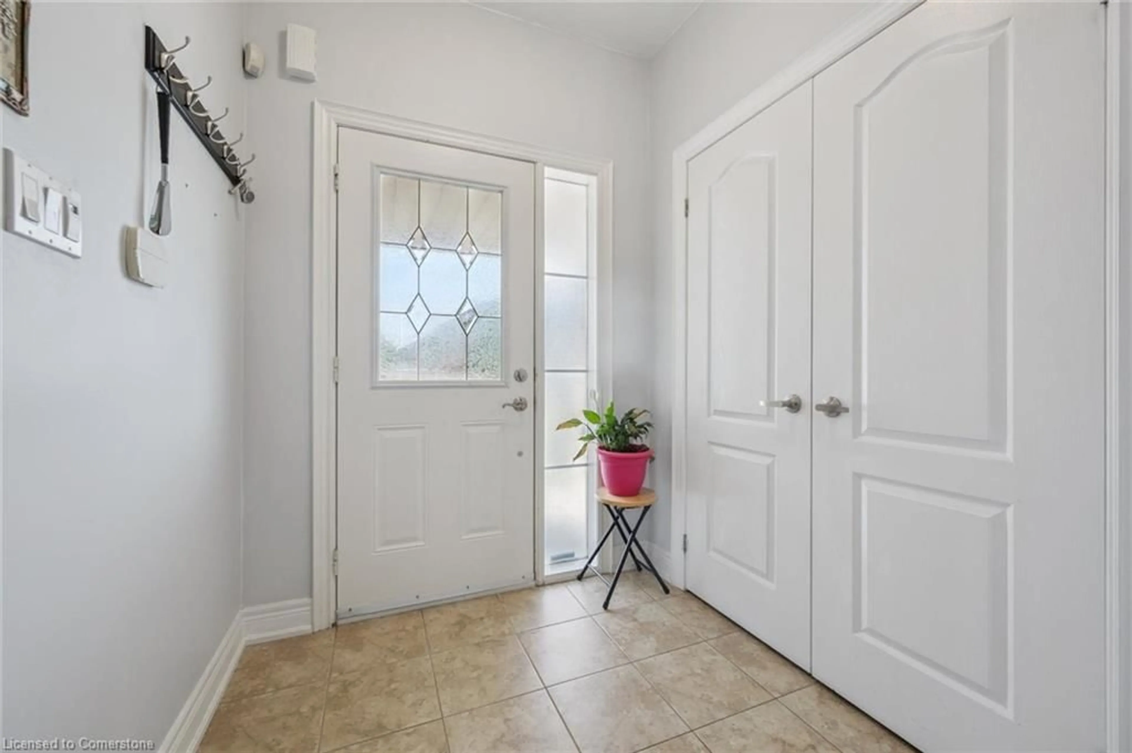 Indoor entryway for 725 Vellore Park Ave, Vaughan Ontario L4H 0K6
