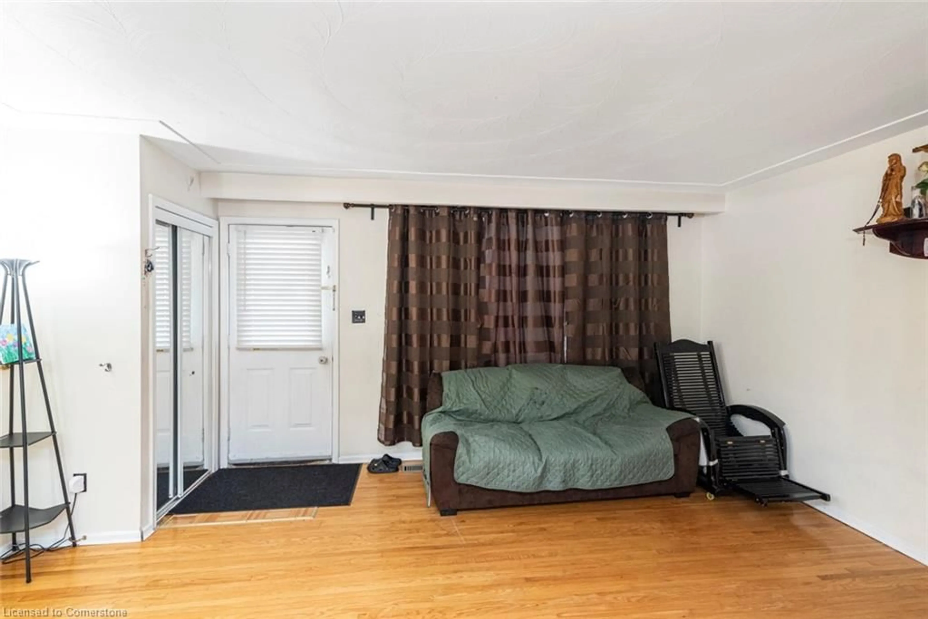 A pic of a room for 172 Gibson Ave, Hamilton Ontario L8L 6J8