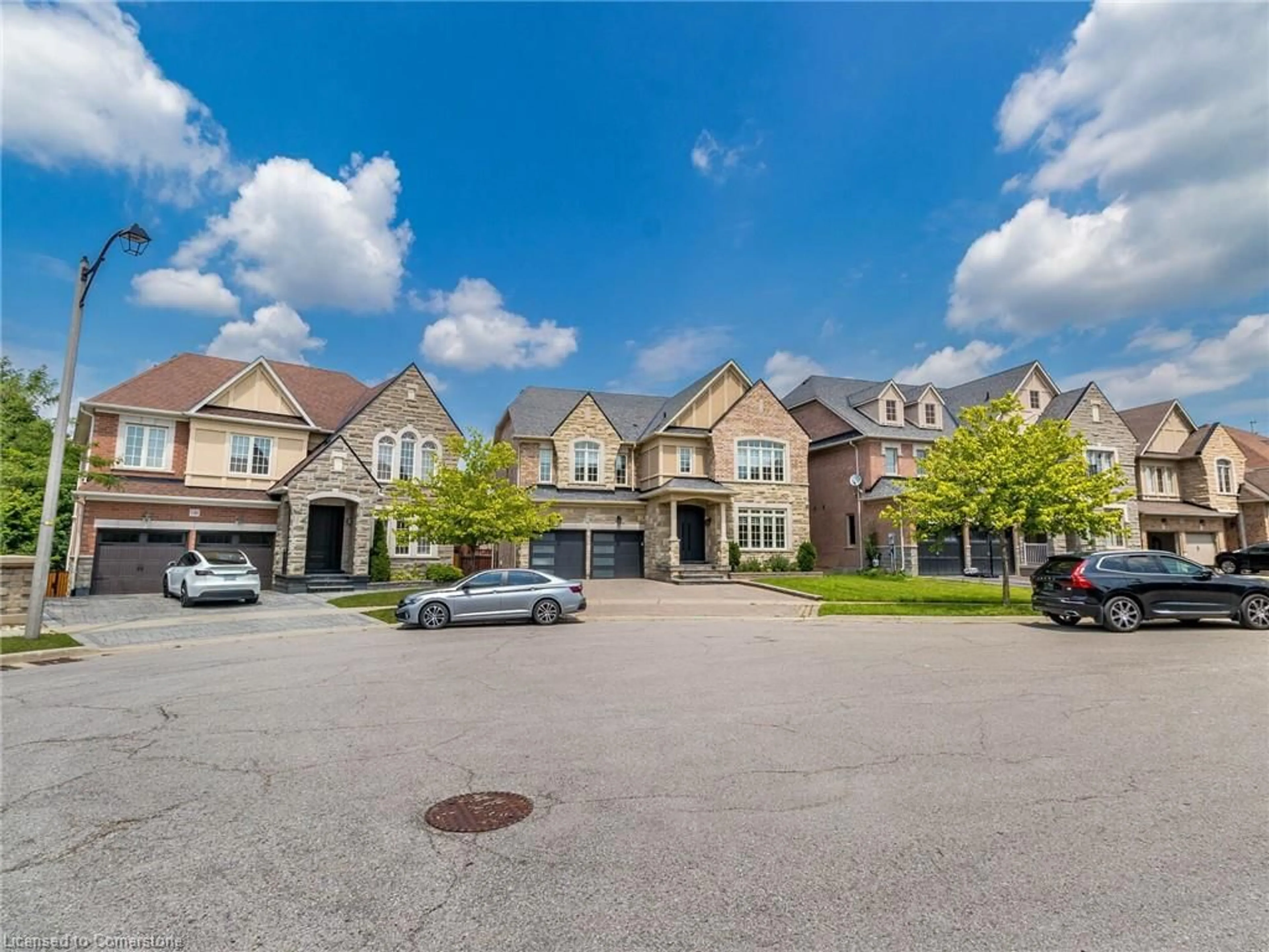 A pic from outside/outdoor area/front of a property/back of a property/a pic from drone, street for 144 Bloomsbury Ave, Brampton Ontario L6P 2X2