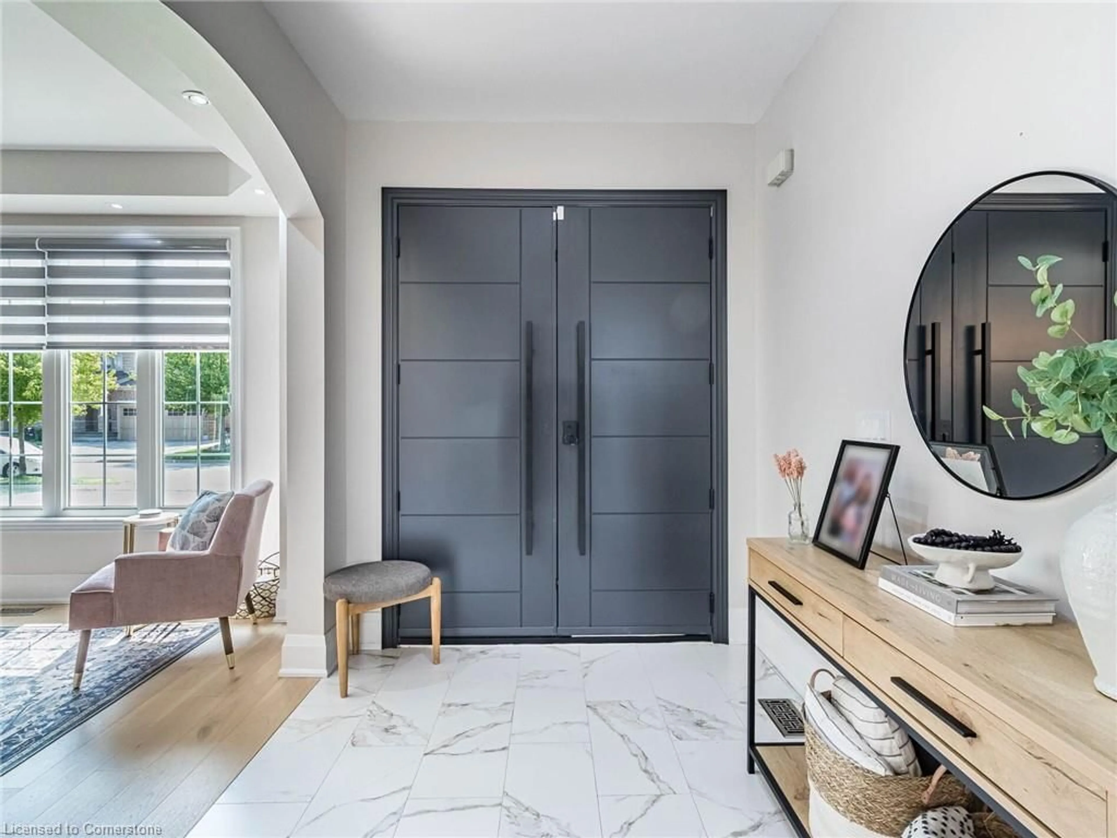 Indoor entryway for 144 Bloomsbury Ave, Brampton Ontario L6P 2X2