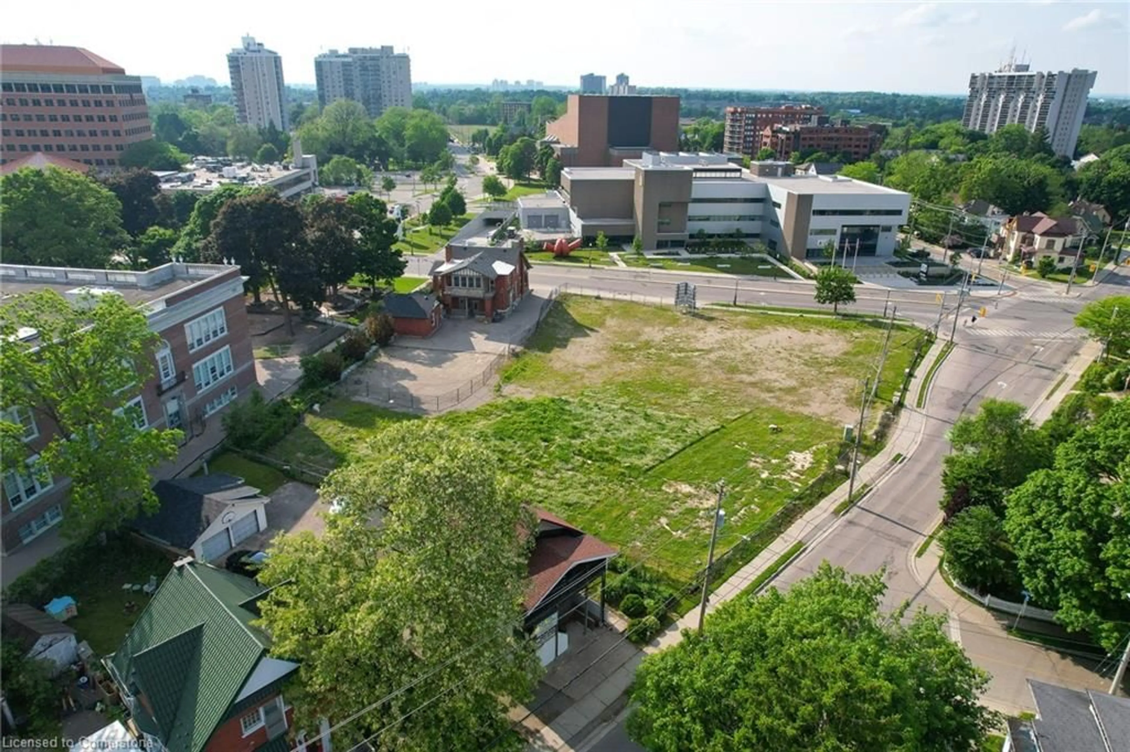 A pic from outside/outdoor area/front of a property/back of a property/a pic from drone, unknown for 151 Lancaster St, Kitchener Ontario N2H 1M9