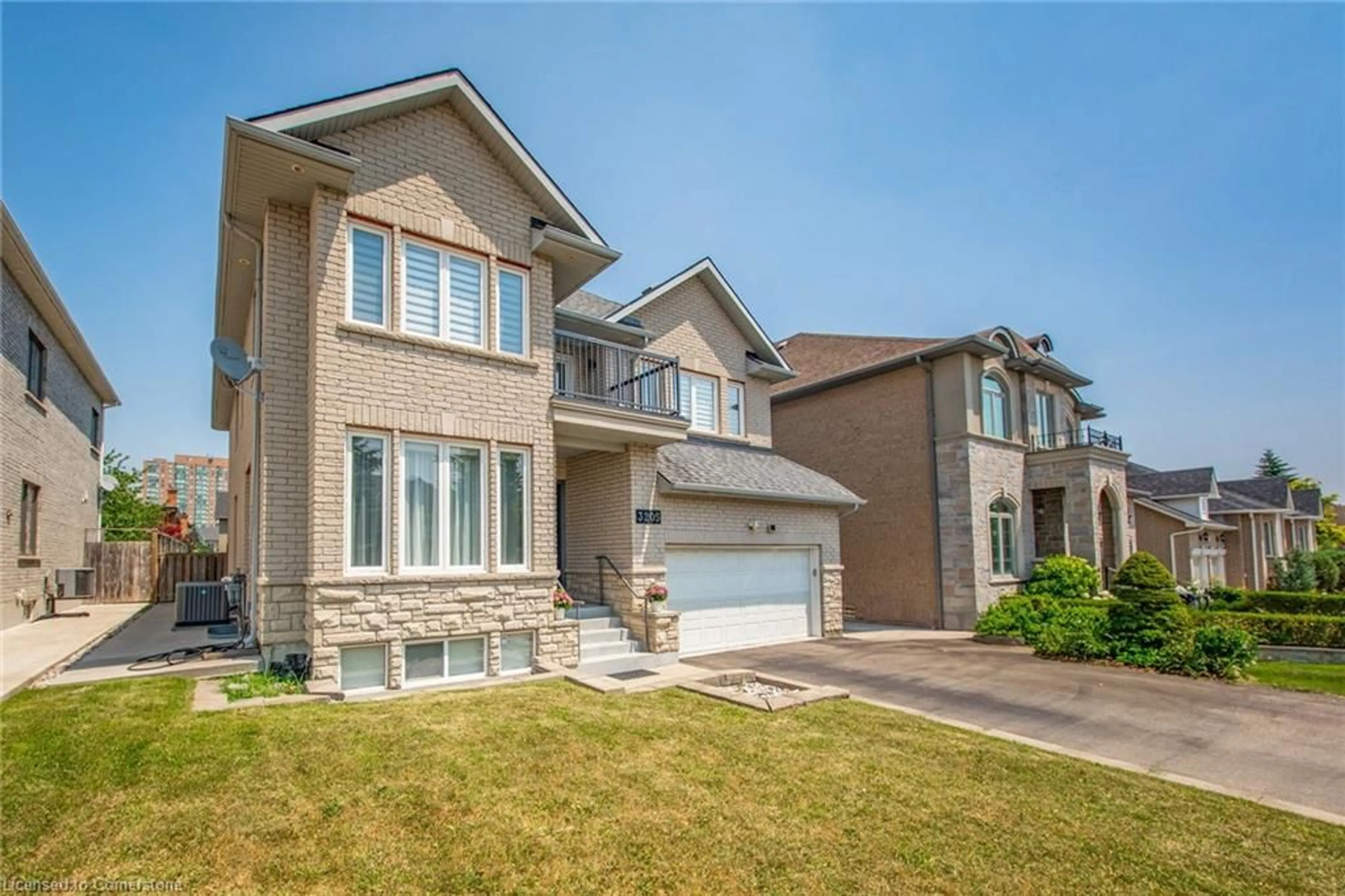 Home with vinyl exterior material, street for 3205 Rolling Stone Crt, Mississauga Ontario L5B 4G5