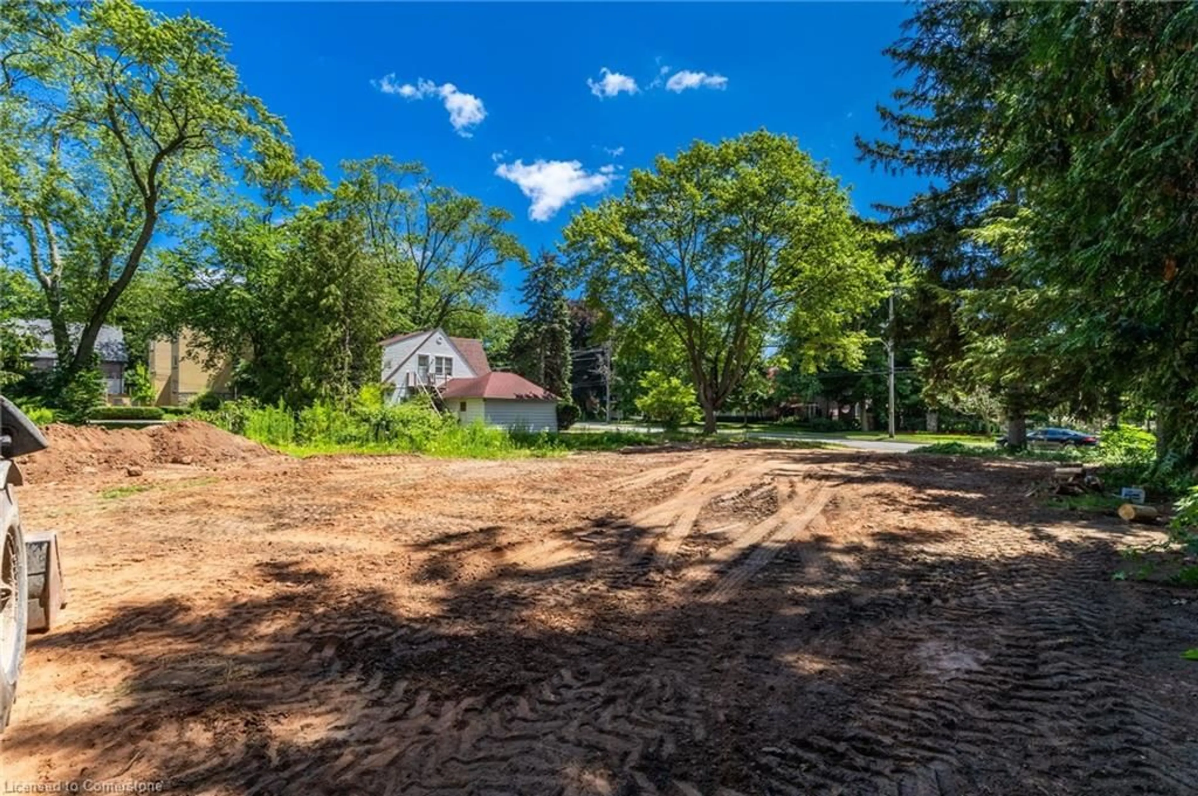 A pic from outside/outdoor area/front of a property/back of a property/a pic from drone, unknown for 2381 Lakeshore Rd, Burlington Ontario L7R 1B7