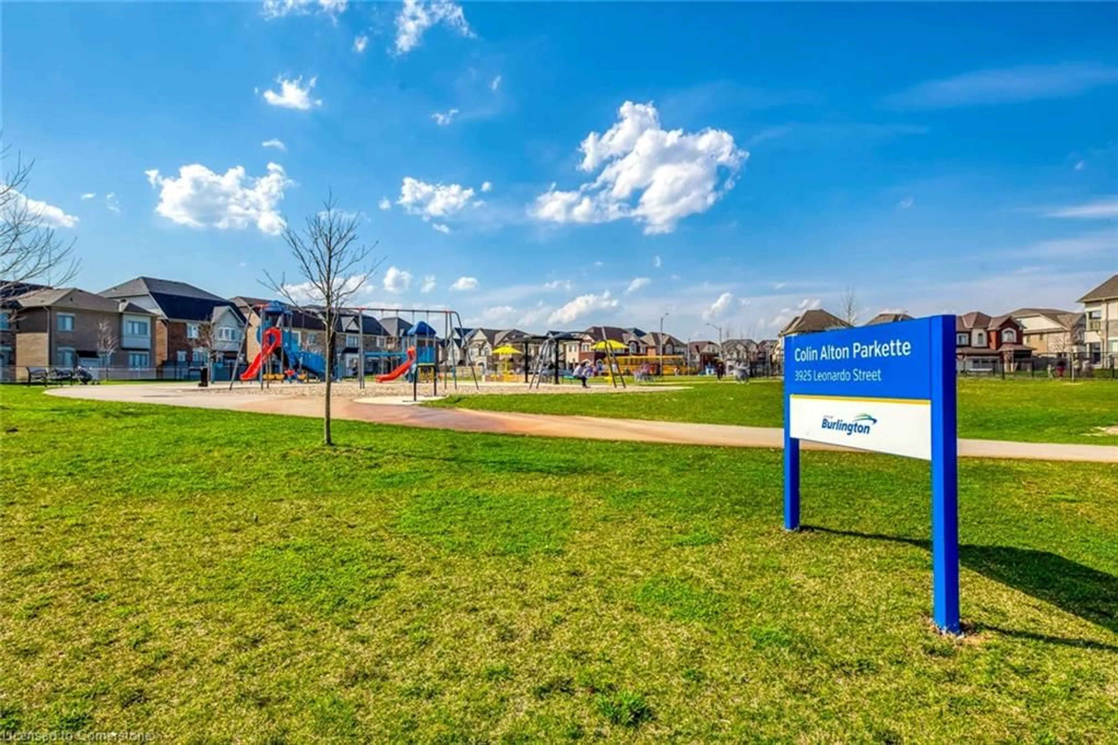 A pic from outside/outdoor area/front of a property/back of a property/a pic from drone, street for 3131 Goodyear Road, Burlington Ontario L7M 0Z9