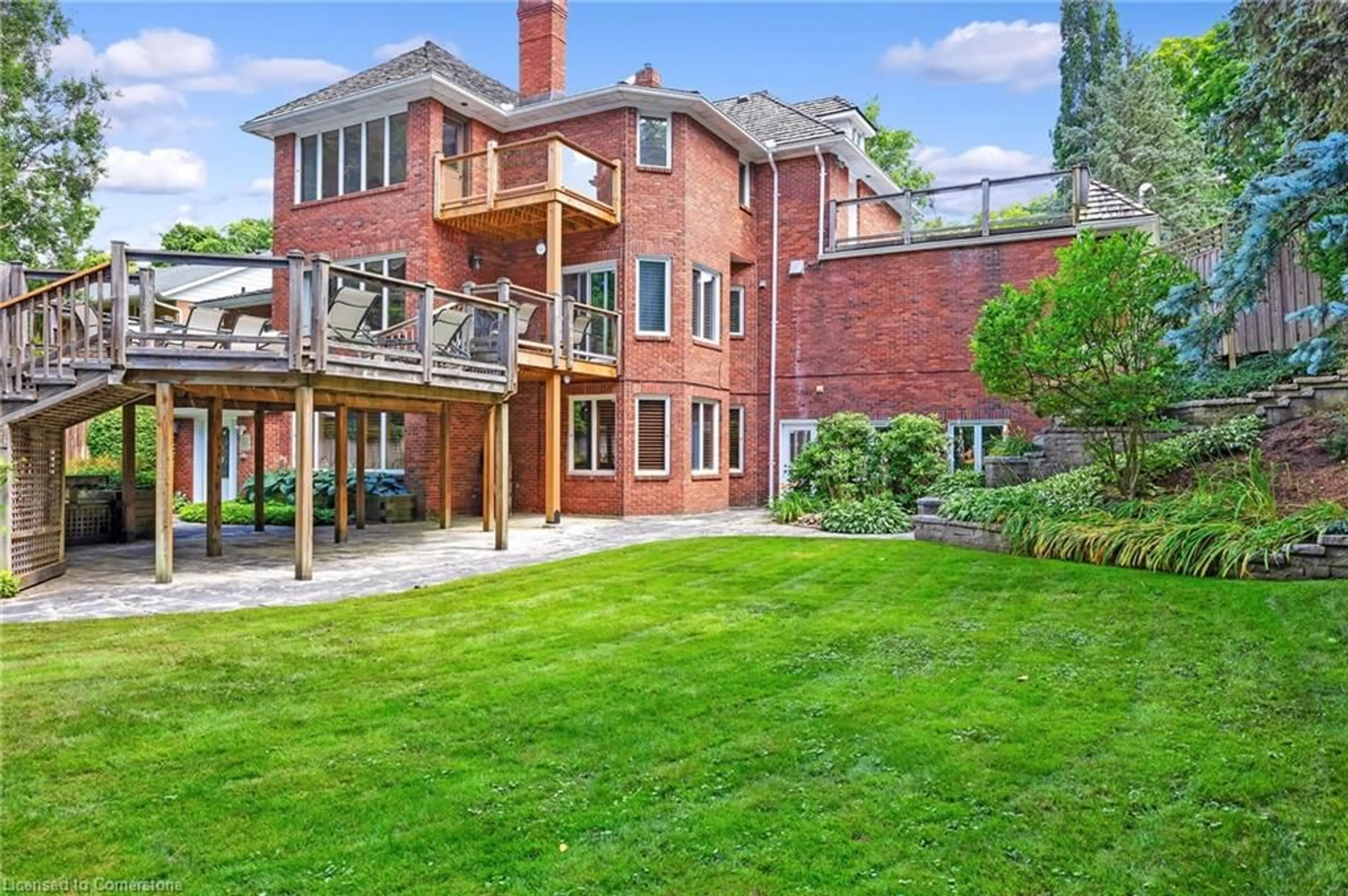 Patio, unknown for 32 Maple Hill Dr, Kitchener Ontario N2M 2R8