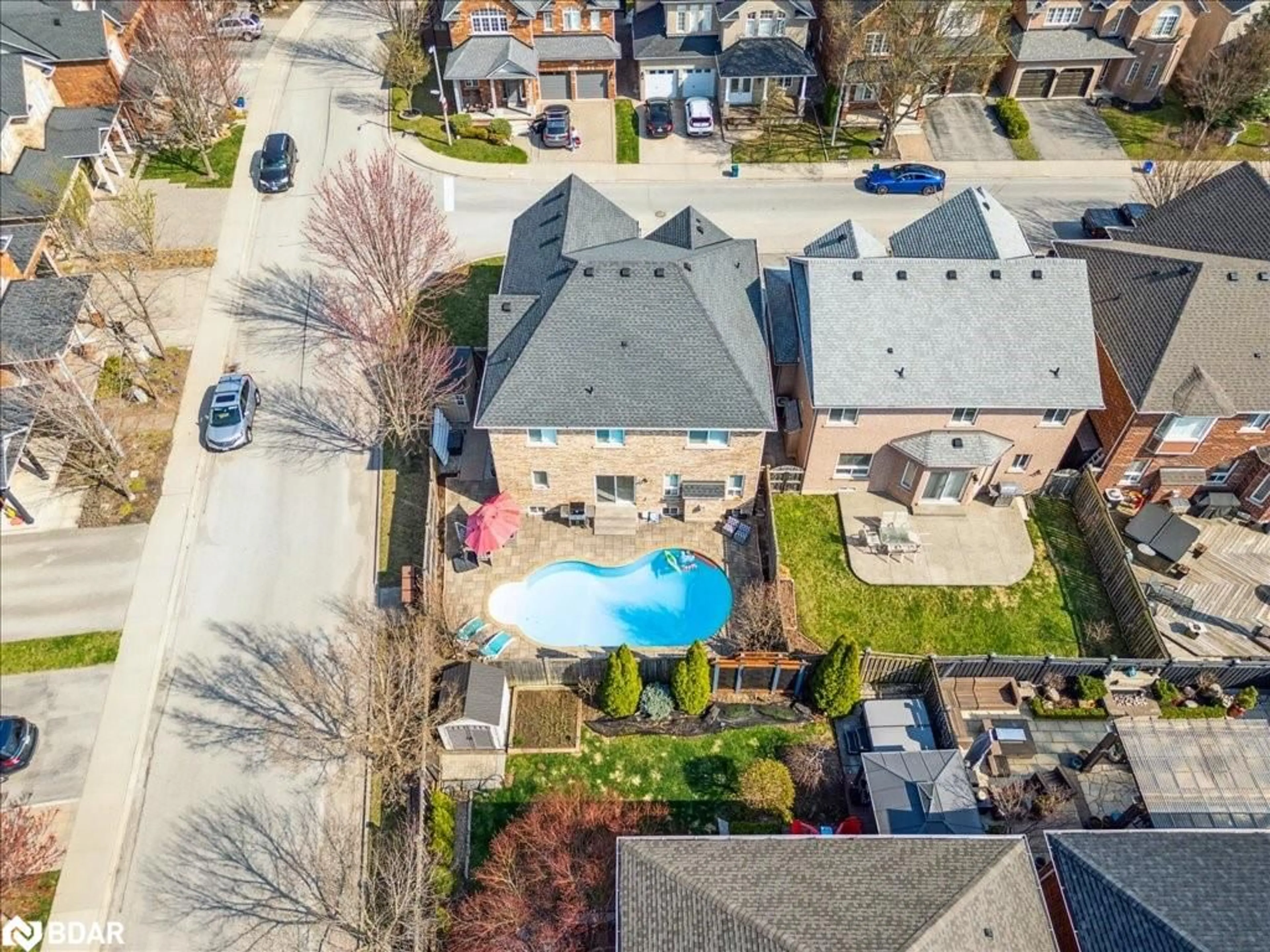 A pic from outside/outdoor area/front of a property/back of a property/a pic from drone, street for 5443 Jacada Rd, Burlington Ontario L7L 7N3