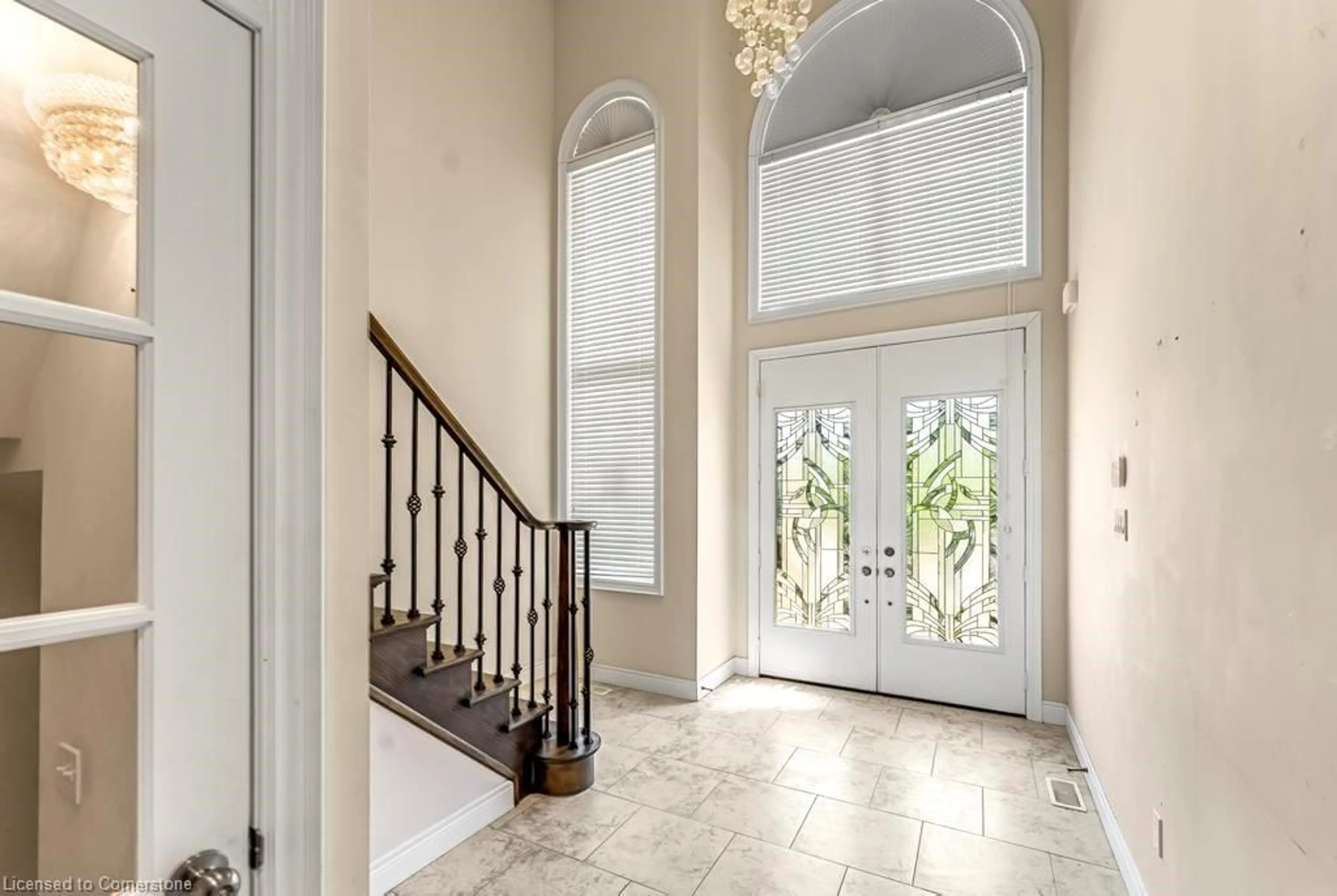 Indoor entryway for 134 Davinci Blvd, Hamilton Ontario L9B 0C3