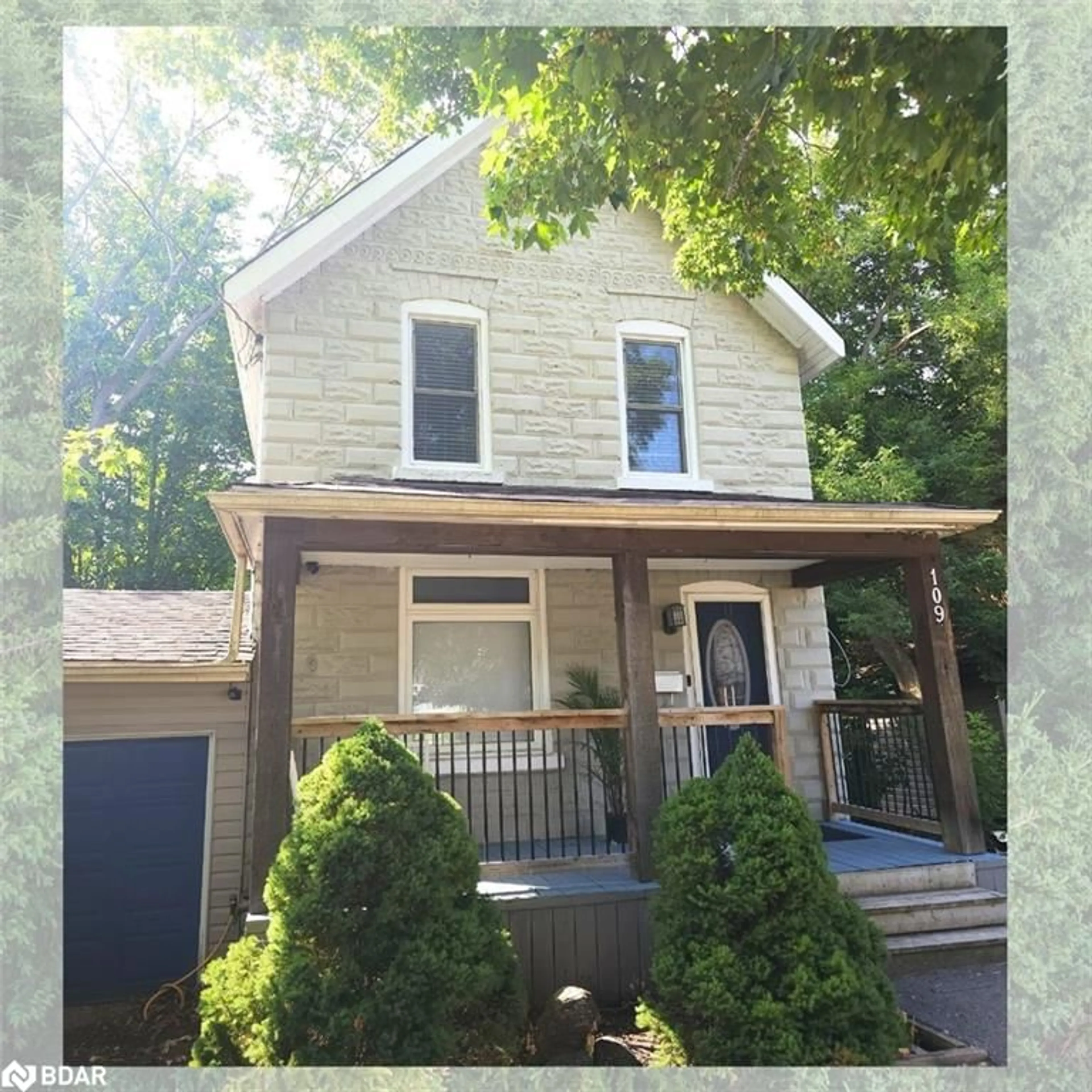 Home with vinyl exterior material, street for 109 Borland St, Orillia Ontario L3V 2B8