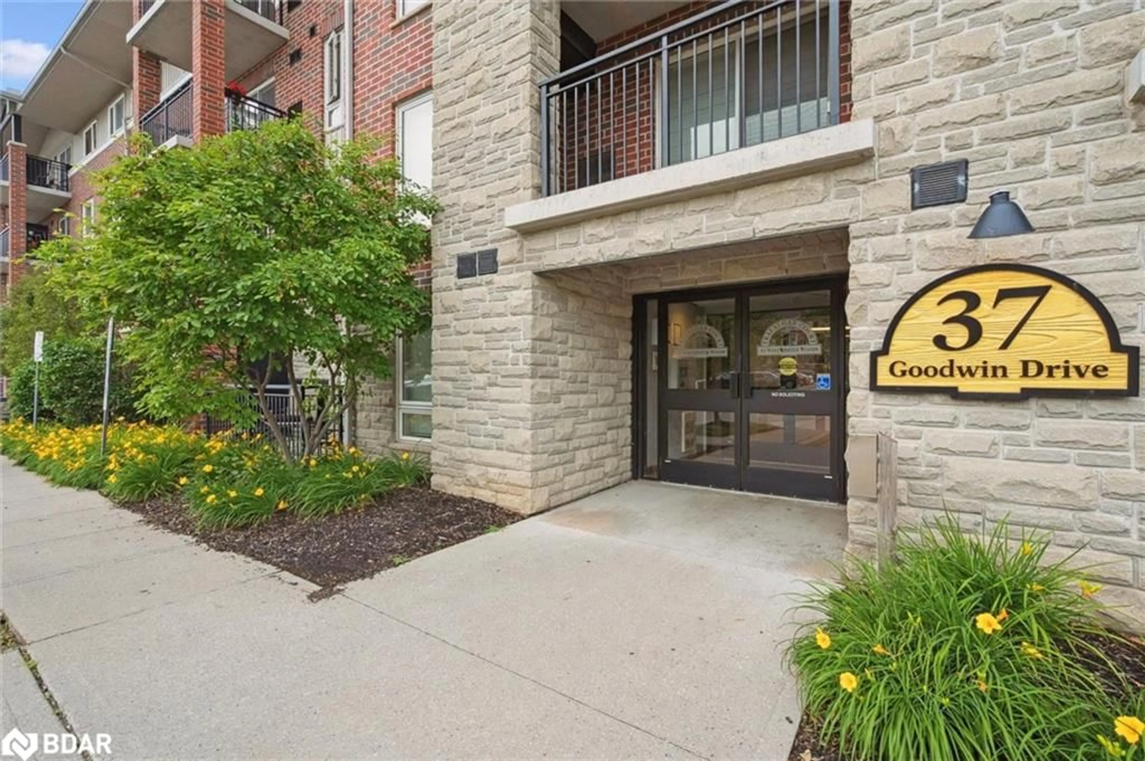 Indoor foyer for 37 Goodwin St #212, Guelph Ontario N1L 0E6