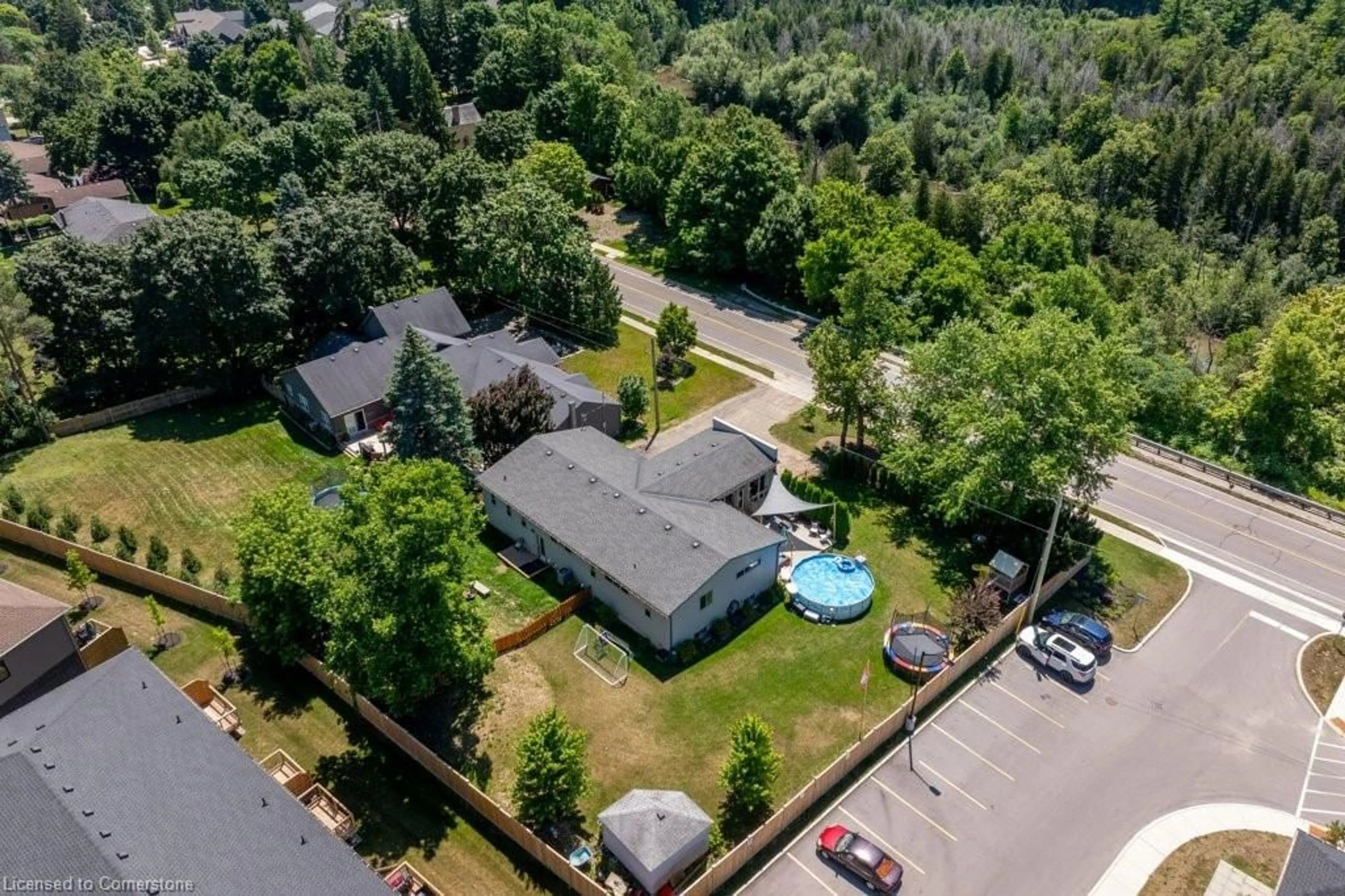 A pic from outside/outdoor area/front of a property/back of a property/a pic from drone, unknown for 331 Northumberland St, Ayr Ontario N0B 1E0
