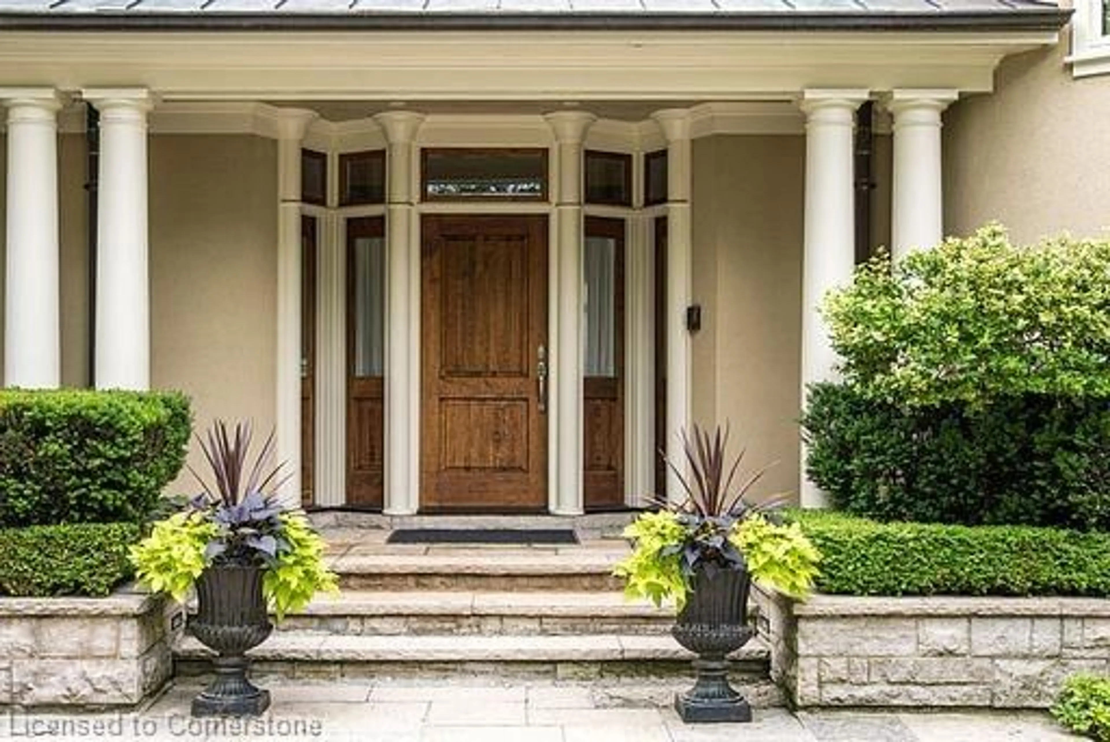 Indoor entryway for 6 Ennisclare Dr, Oakville Ontario L6J 4N2